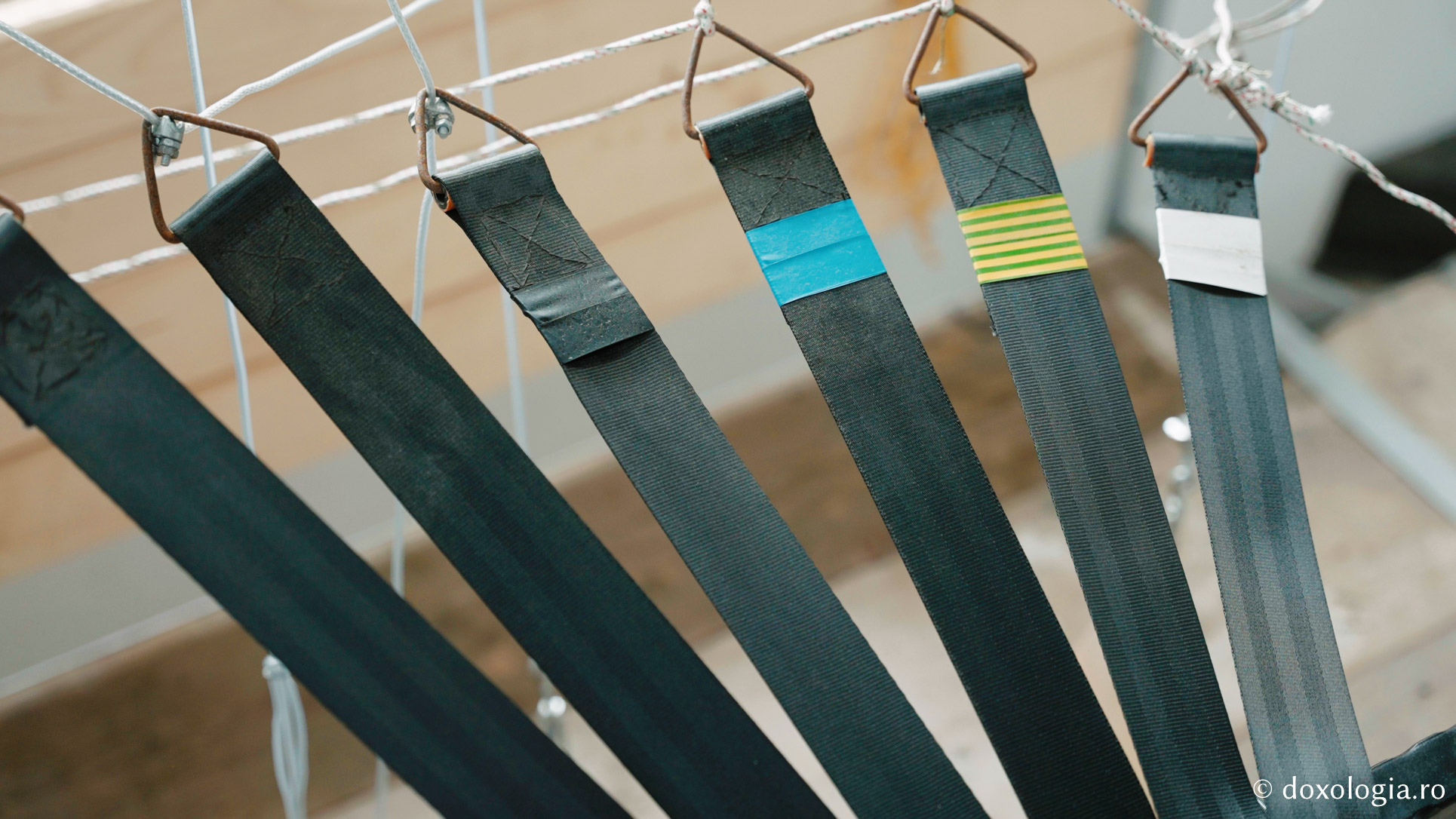 Lavrentie, monahul care cântă fără partituri la „pianul” din clopotnița Mănăstirii Sihla