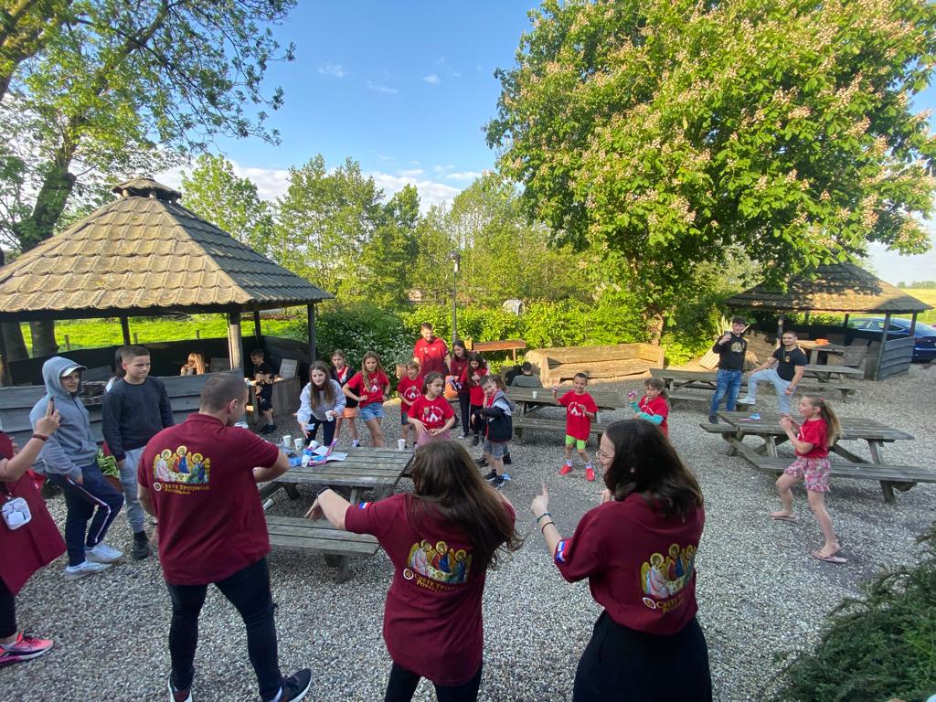 Cu Hristos în Rotterdam: Rugăciune, cafea și împreună-lucrare alături de tinerii sârbi din Olanda