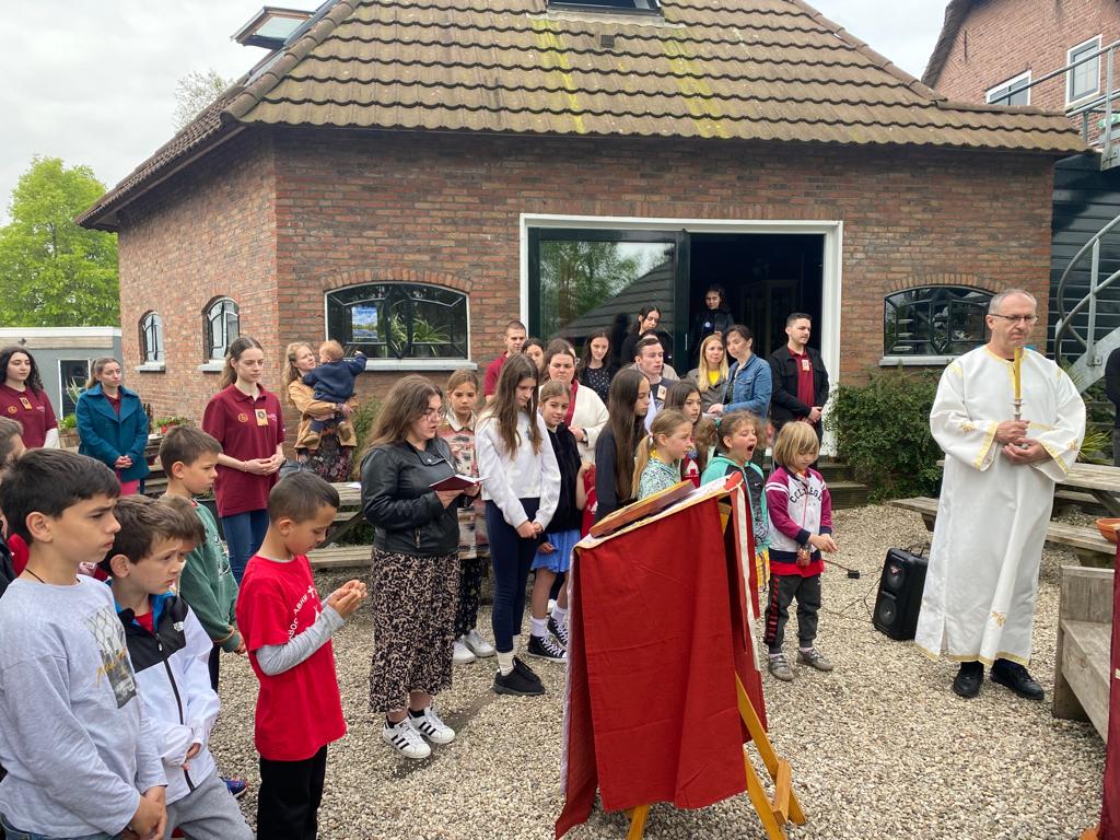 Cu Hristos în Rotterdam: Rugăciune, cafea și împreună-lucrare alături de tinerii sârbi din Olanda