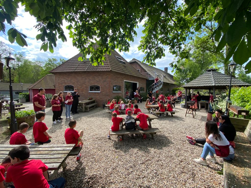 Cu Hristos în Rotterdam: Rugăciune, cafea și împreună-lucrare alături de tinerii sârbi din Olanda