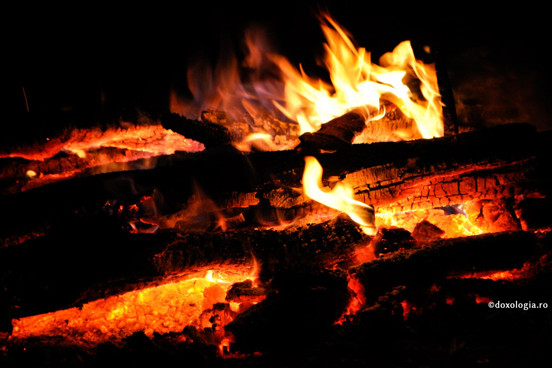 Cu rugăciunea către Dumnezeu stingem ispita