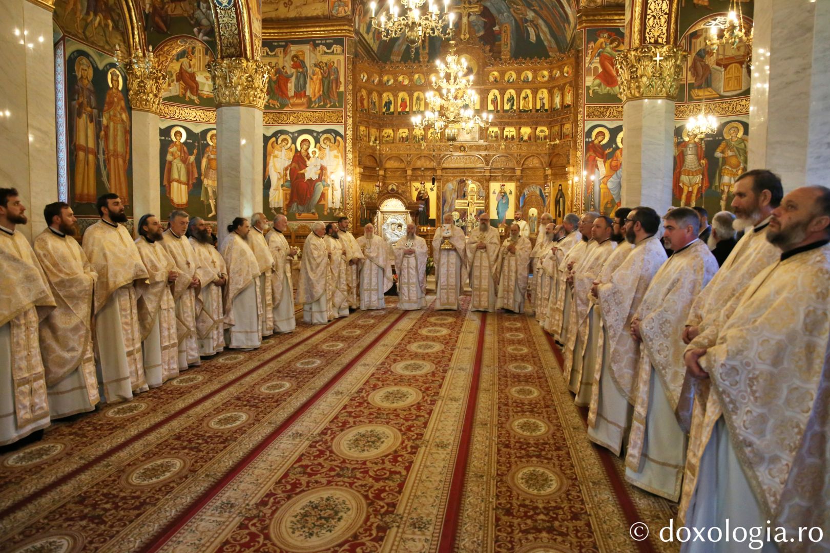 Aniversare la Seminarul Teologic „Veniamin Costachi”: Părintele profesor Ioan Mihoc a împlinit 70 de ani