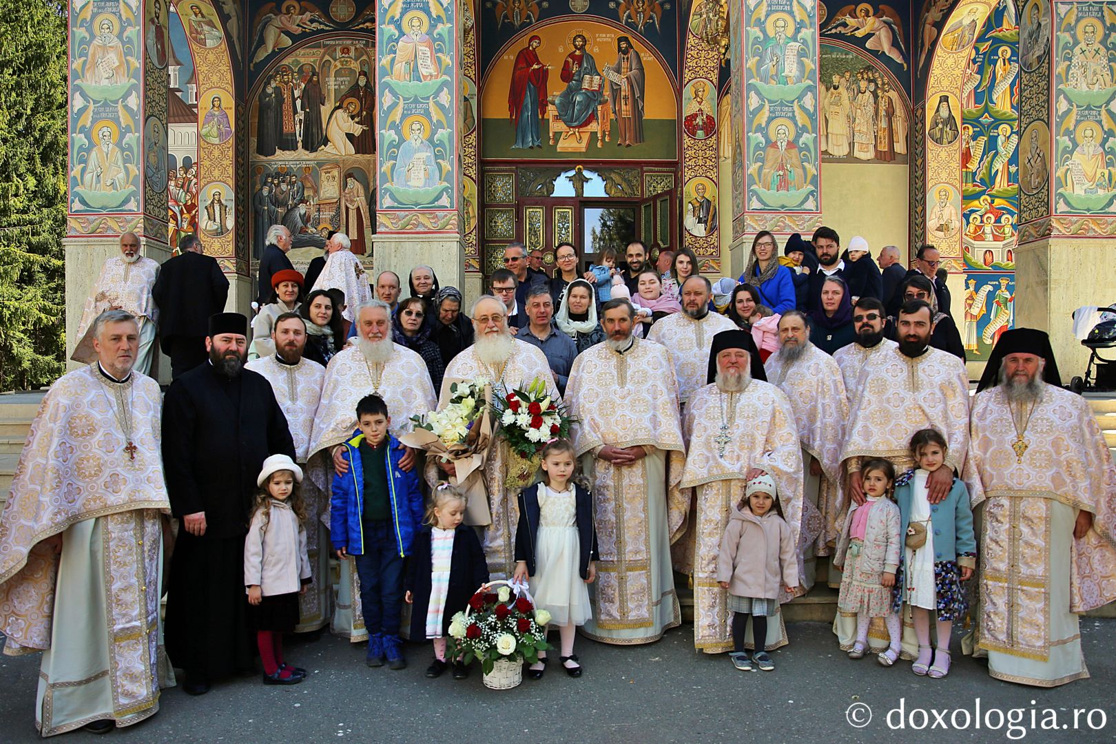 Aniversare la Seminarul Teologic „Veniamin Costachi”: Părintele profesor Ioan Mihoc a împlinit 70 de ani