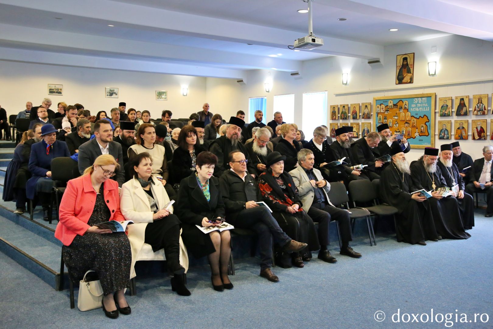 Aniversare la Seminarul Teologic „Veniamin Costachi”: Părintele profesor Ioan Mihoc a împlinit 70 de ani