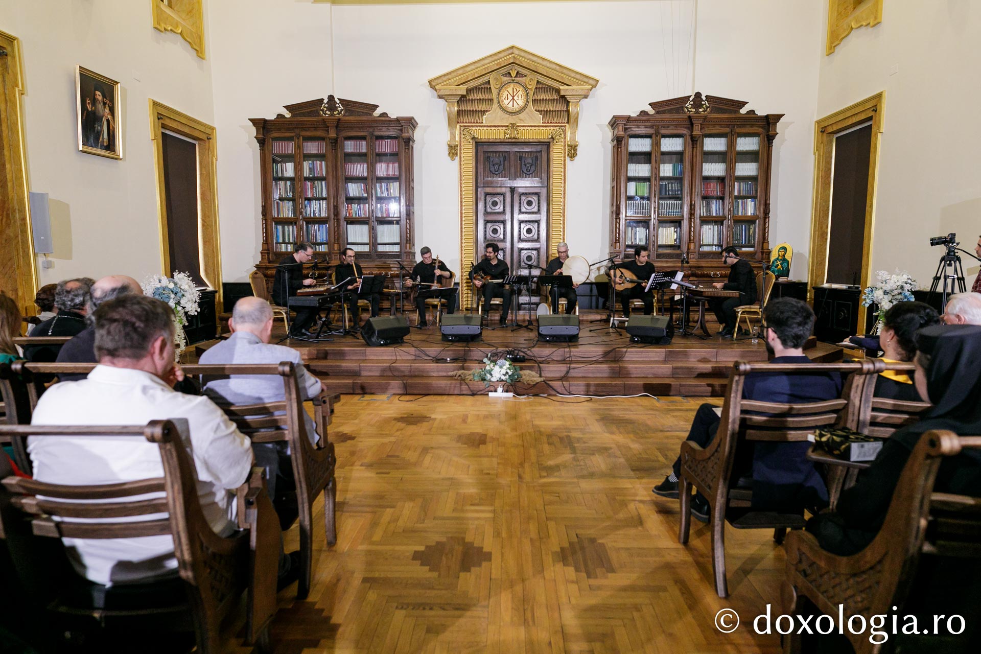 (Foto) Concert extraordinar al Ansamblului „Neoclassical” la Iași