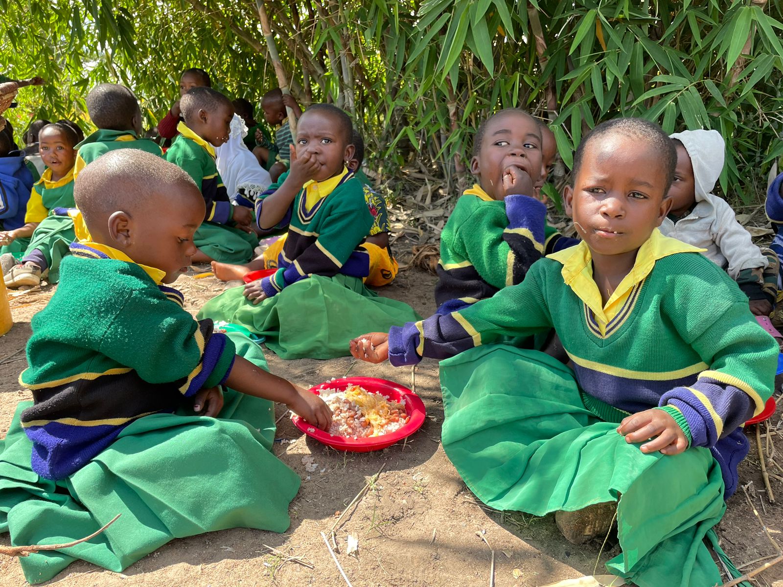 Copiii din satul Mkoga