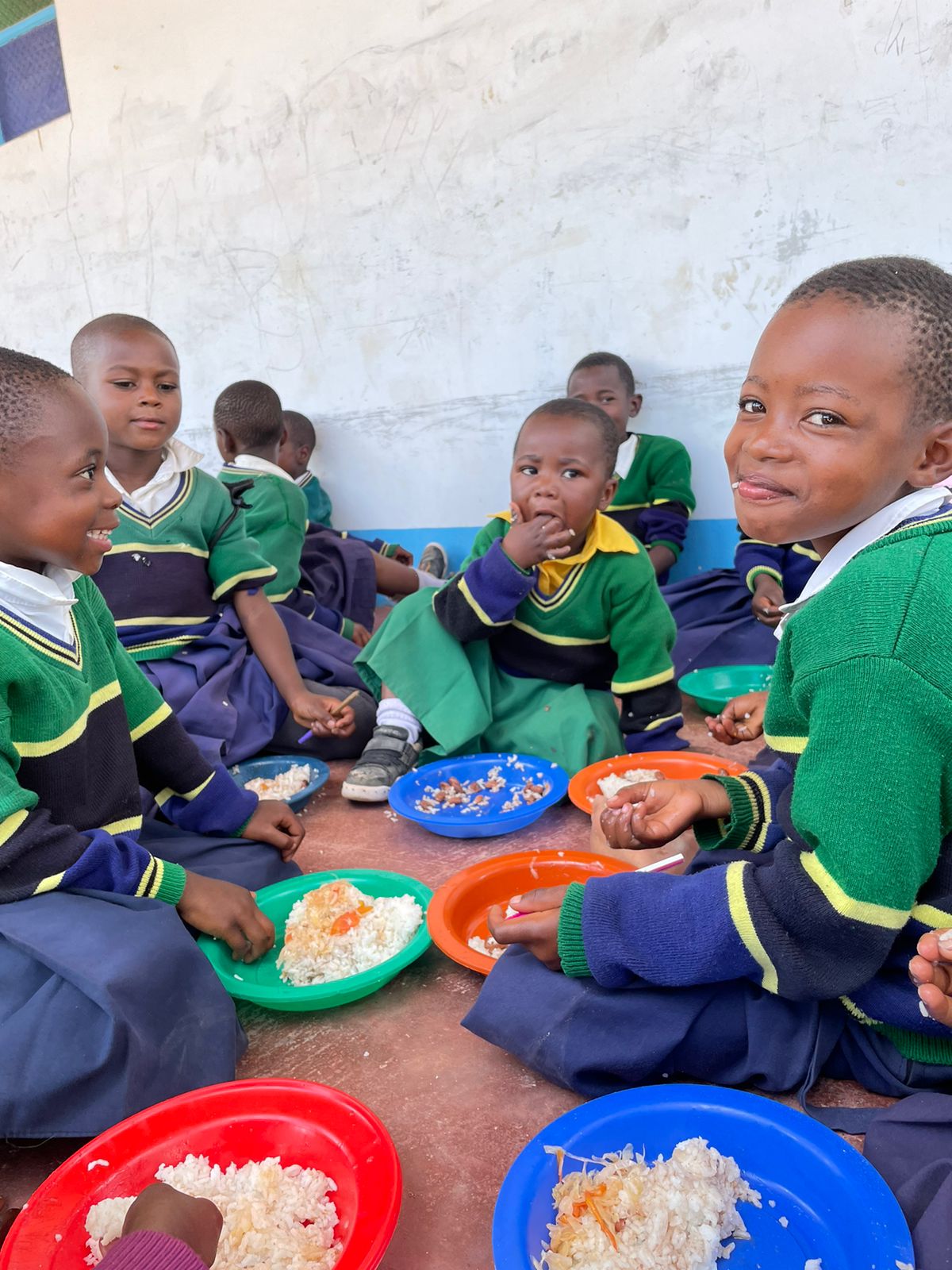 Copiii din satul Mkoga