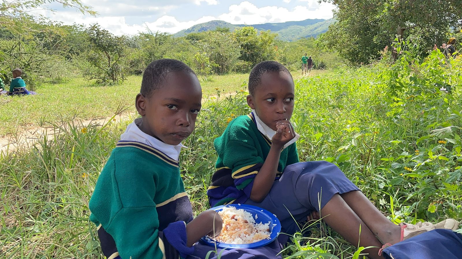 Copiii din satul Mkoga