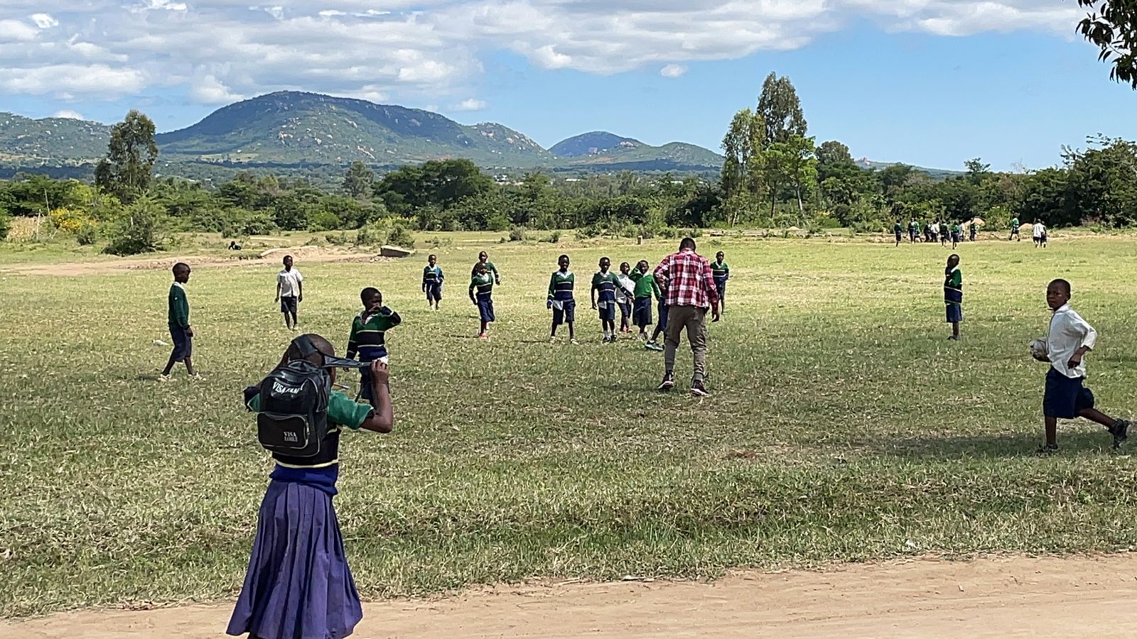 Copiii din satul Mkoga