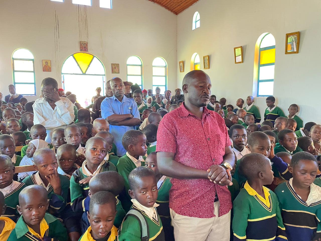 Copiii din satul Mkoga