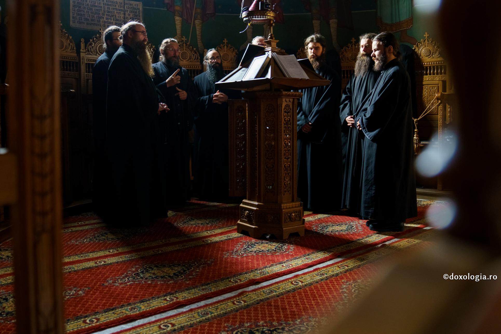 Este bine să lauzi pe aproapele?