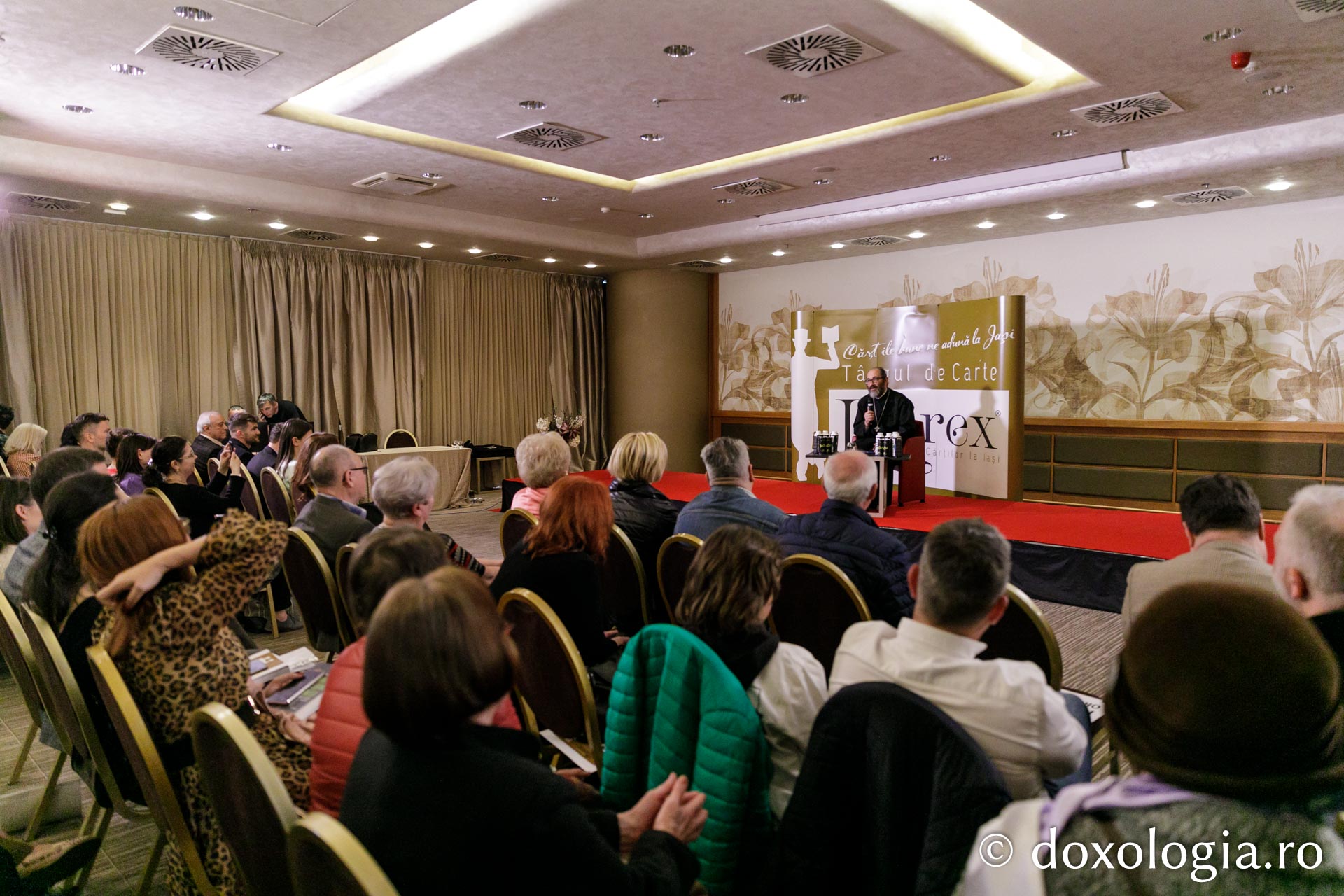 Librex 2023: Părintele Constantin Necula a venit la Iași cu o nouă apariție editorială Doxologia