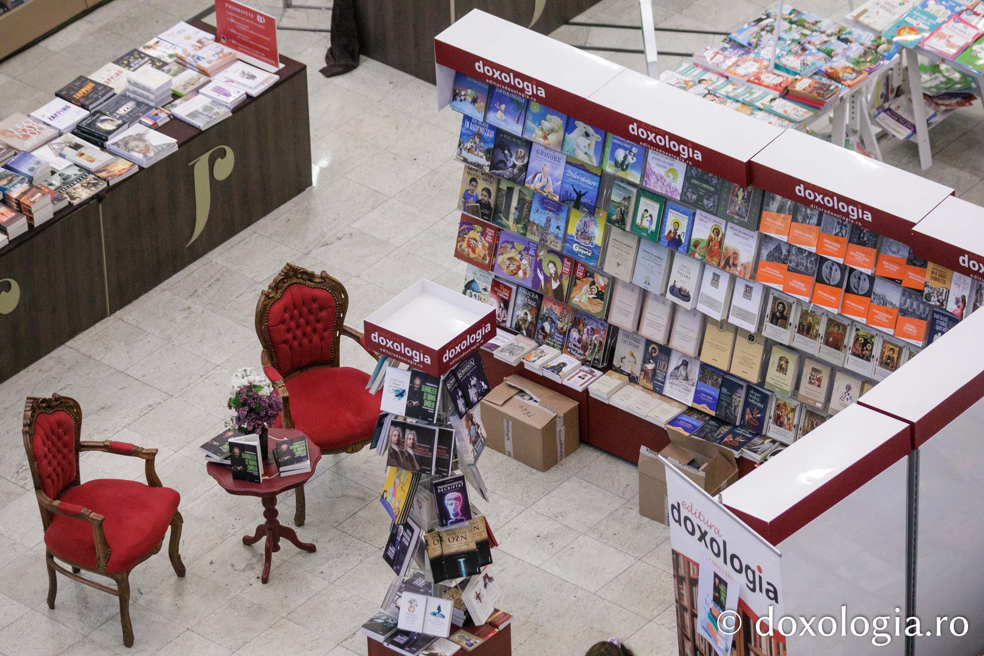 Librex 2023: Părintele Constantin Necula a venit la Iași cu o nouă apariție editorială Doxologia