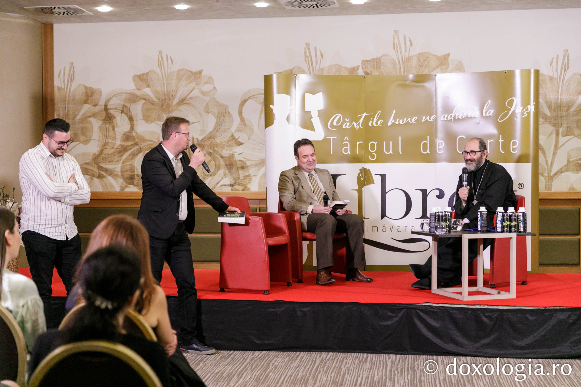 Librex 2023: Părintele Constantin Necula a venit la Iași cu o nouă apariție editorială Doxologia