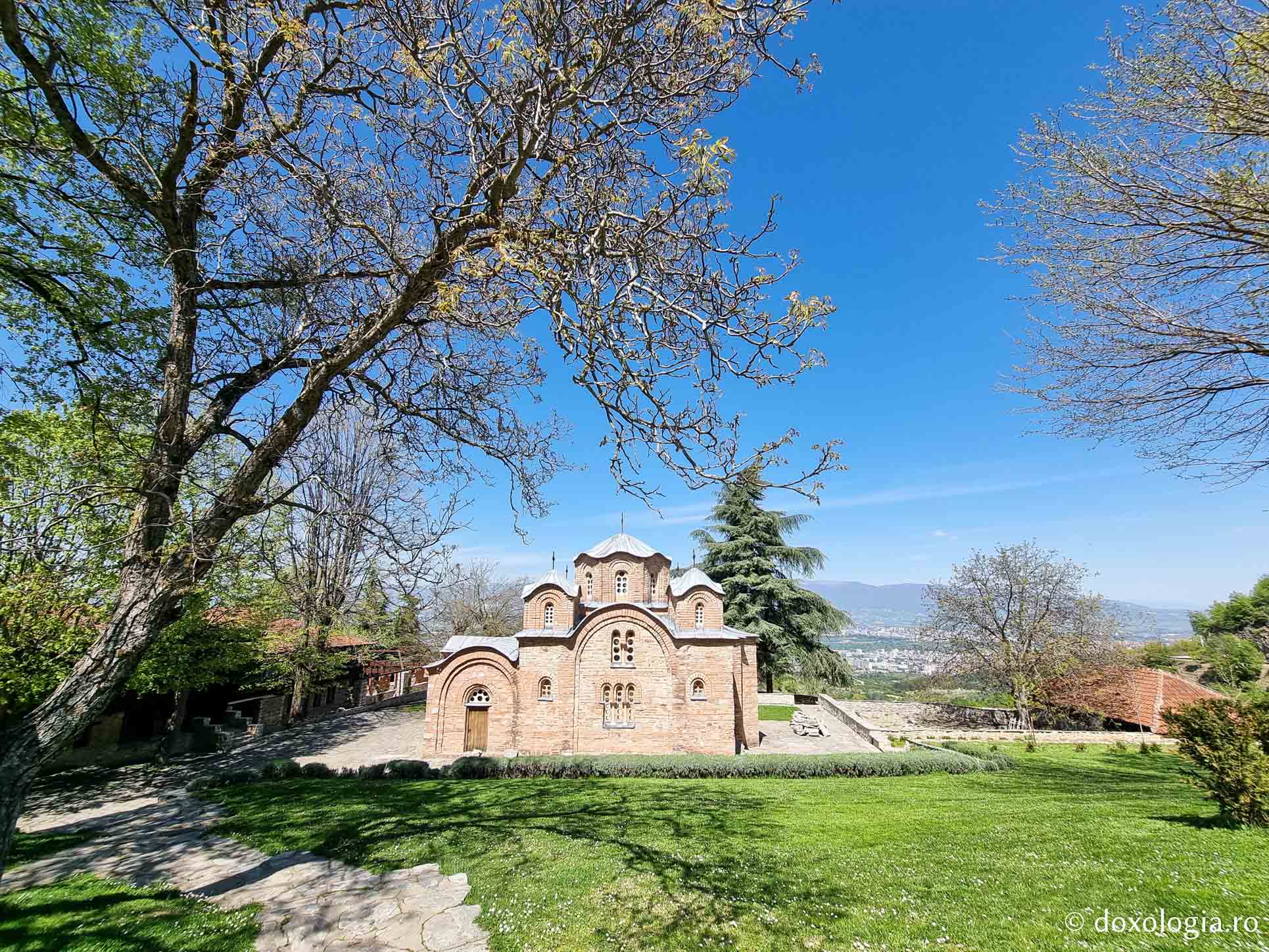 (Foto) Frumusețea Mănăstirii „Sfântul Pantelimon” Nerezi, renumită pentru frescele sale bizantine