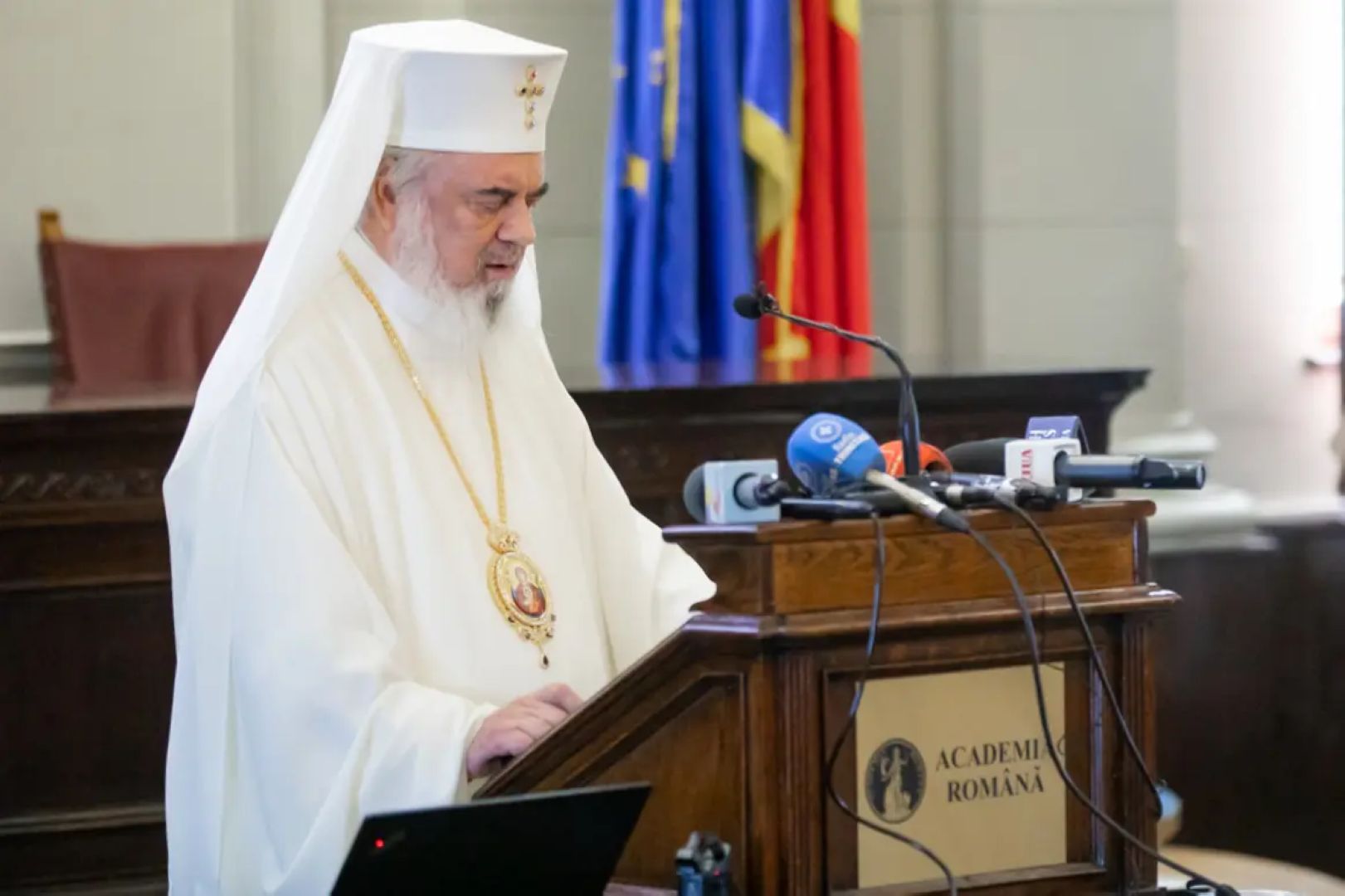 A evocat opere fundamentale ale literaturii şi culturii românești