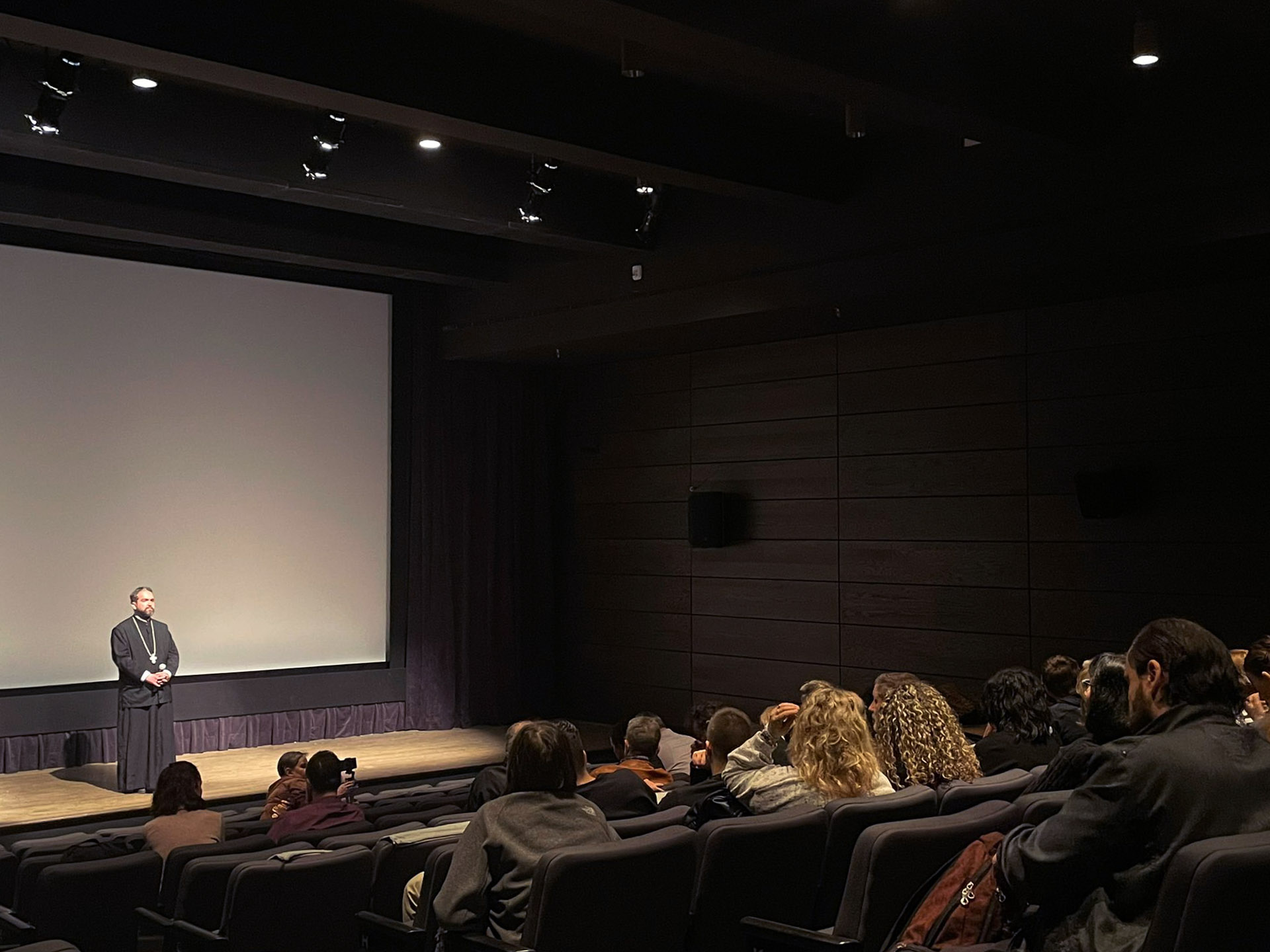 La Montreal a avut loc premiera filmului „Glasul care strigă în pustie”