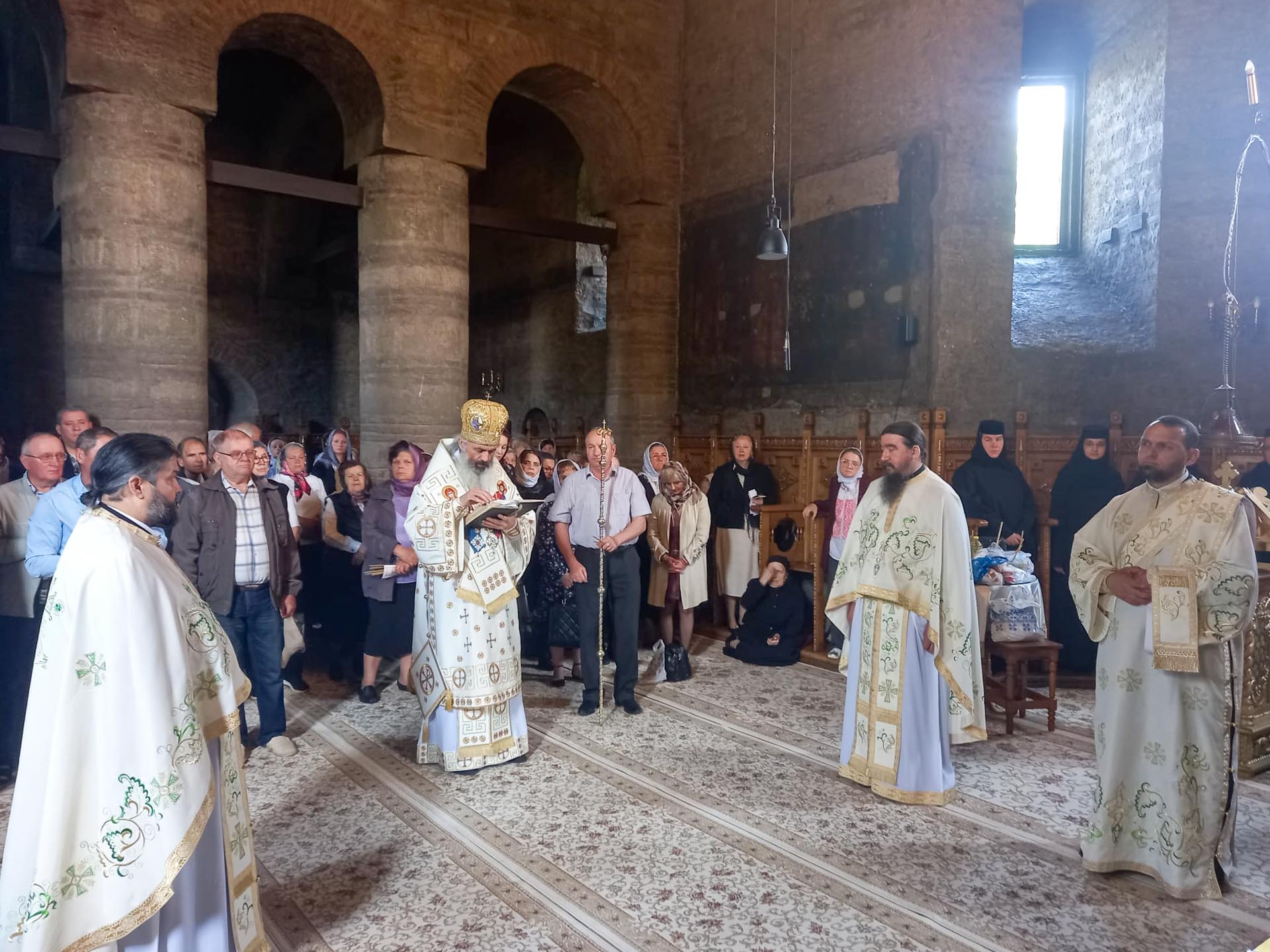 PS Antonie a slujit la Mănăstirea Galata