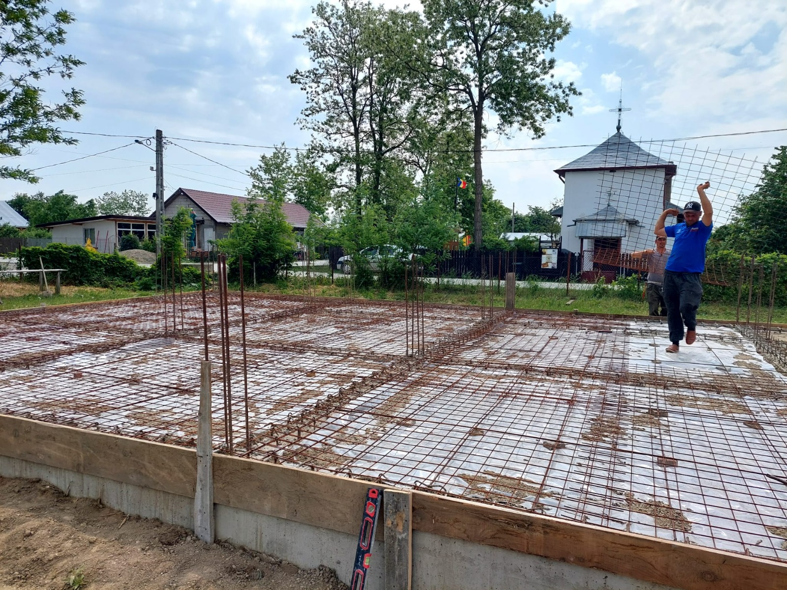 Parohia „Nașterea Maicii Domnului” din Șendreni are nevoie de sprijin pentru a ridica o casă de prăznuire