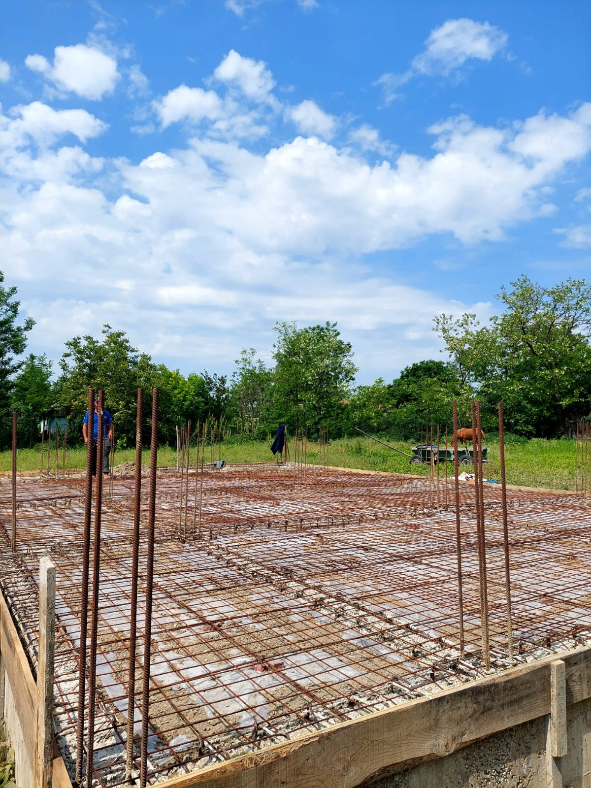 Parohia „Nașterea Maicii Domnului” din Șendreni are nevoie de sprijin pentru a ridica o casă de prăznuire