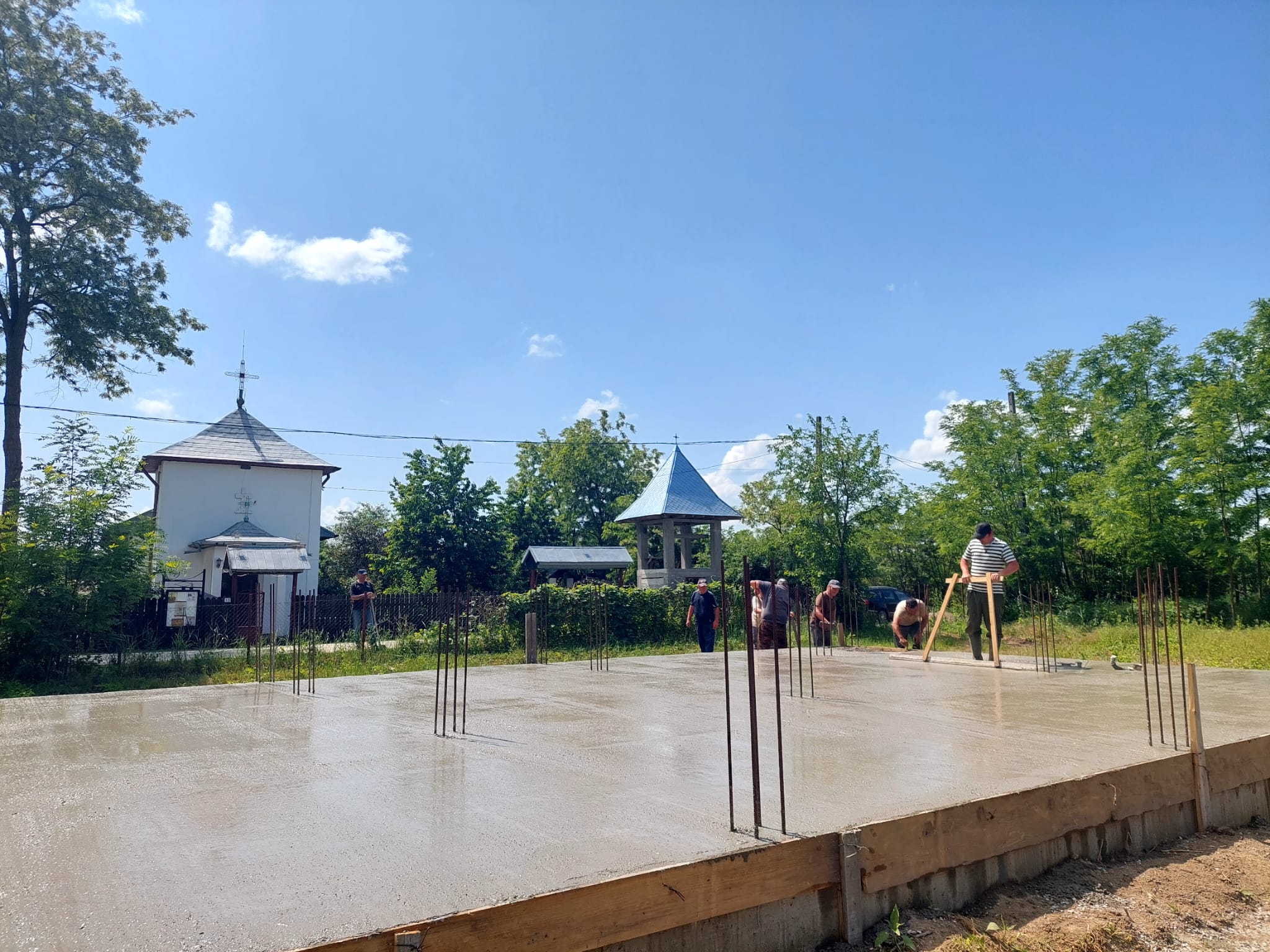 Parohia „Nașterea Maicii Domnului” din Șendreni are nevoie de sprijin pentru a ridica o casă de prăznuire