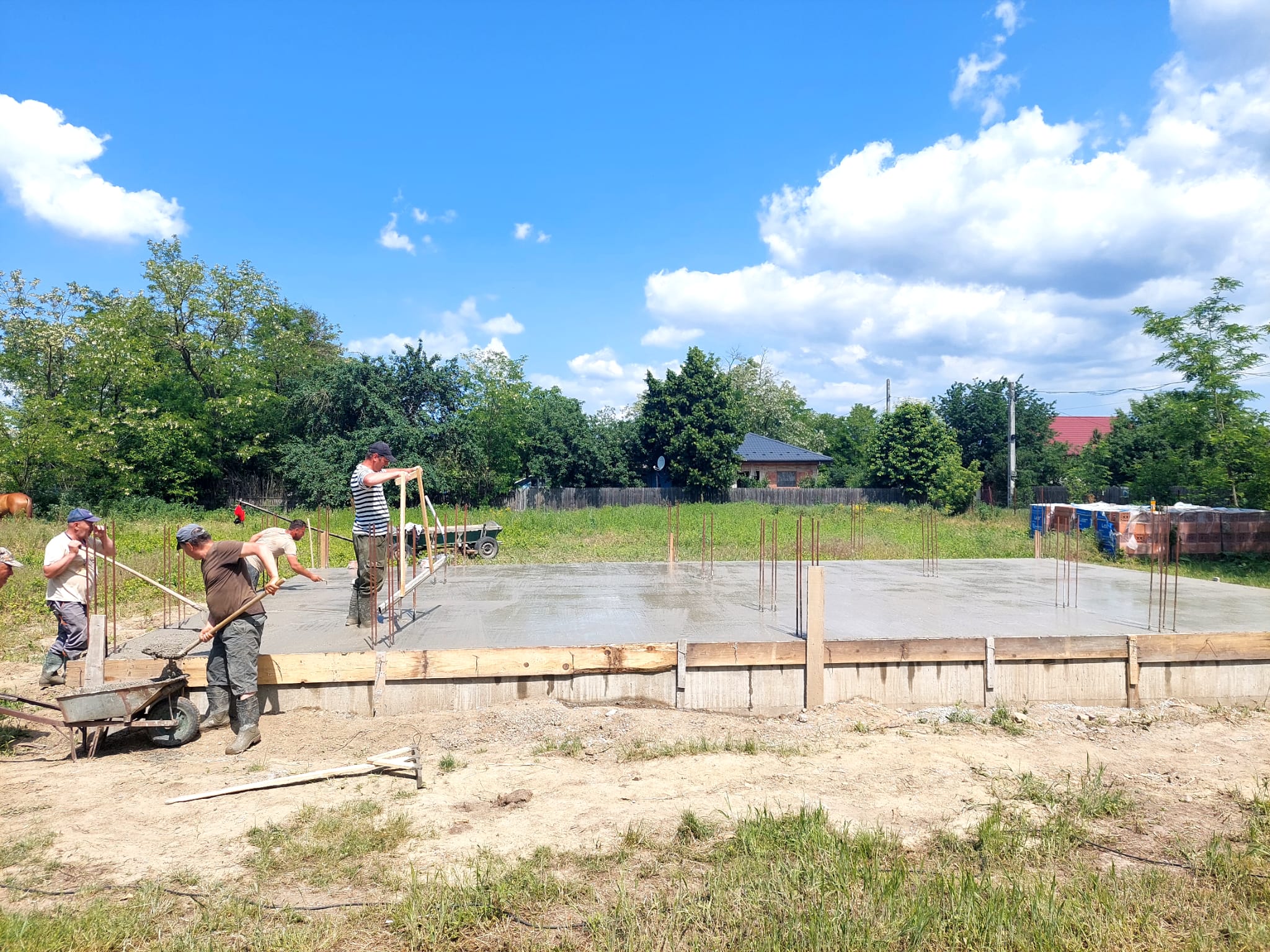 Parohia „Nașterea Maicii Domnului” din Șendreni are nevoie de sprijin pentru a ridica o casă de prăznuire