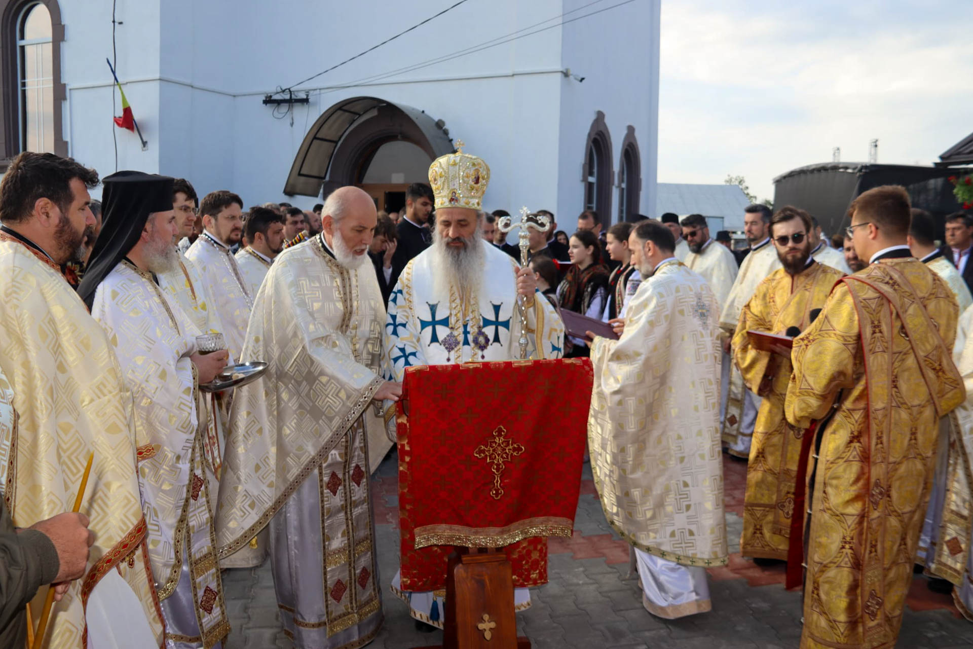 Așezământul social al Parohiei Ghigoiești a fost sfințit de IPS Mitropolit Teofan