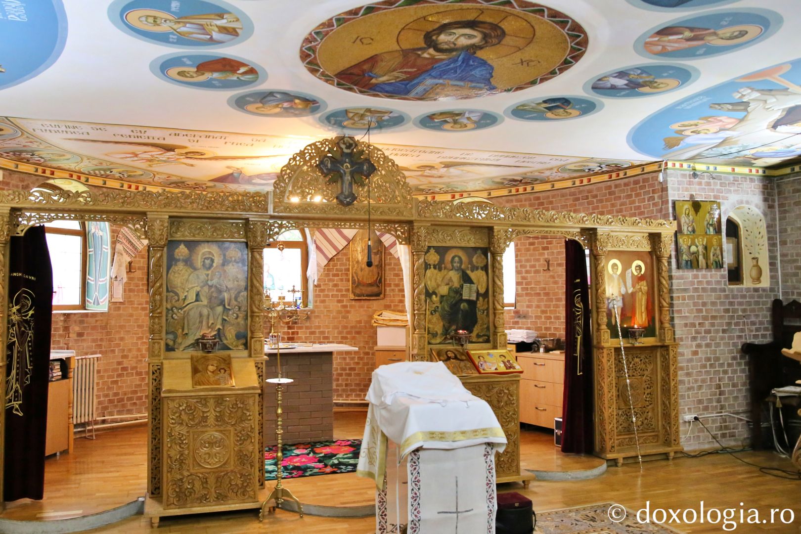 „Biserica lui Hristos este un spital duhovnicesc, iar Sfânta Împărtășanie este leacul nemuririi”, a afirmat Părintele Mitropolit la sfințirea paraclisului Parohiei „Sfântul Proroc Daniel” din Iași