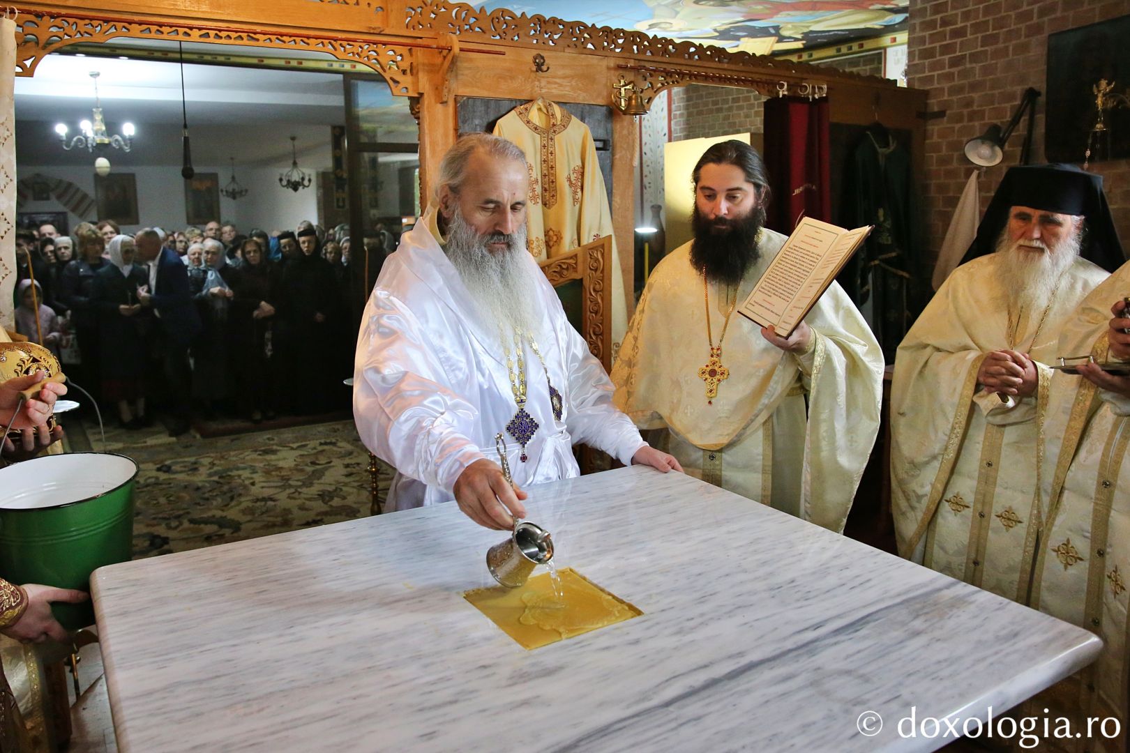 „Biserica lui Hristos este un spital duhovnicesc, iar Sfânta Împărtășanie este leacul nemuririi”, a afirmat Părintele Mitropolit la sfințirea paraclisului Parohiei „Sfântul Proroc Daniel” din Iași