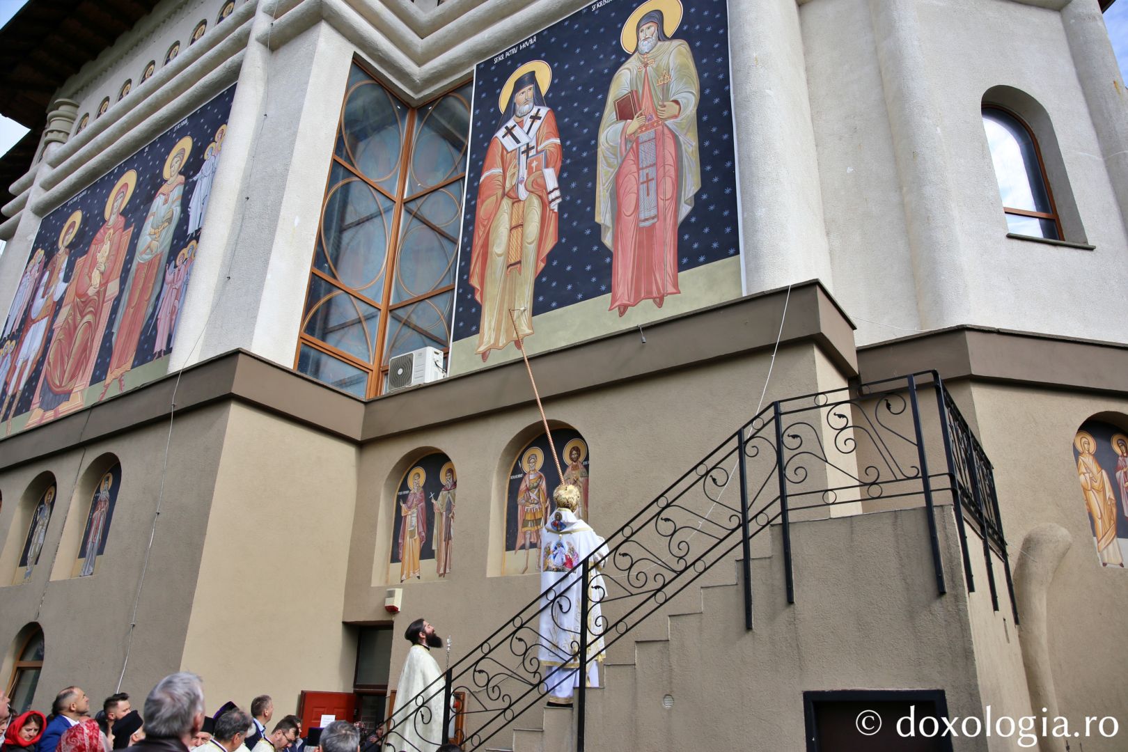 „Biserica lui Hristos este un spital duhovnicesc, iar Sfânta Împărtășanie este leacul nemuririi”, a afirmat Părintele Mitropolit la sfințirea paraclisului Parohiei „Sfântul Proroc Daniel” din Iași