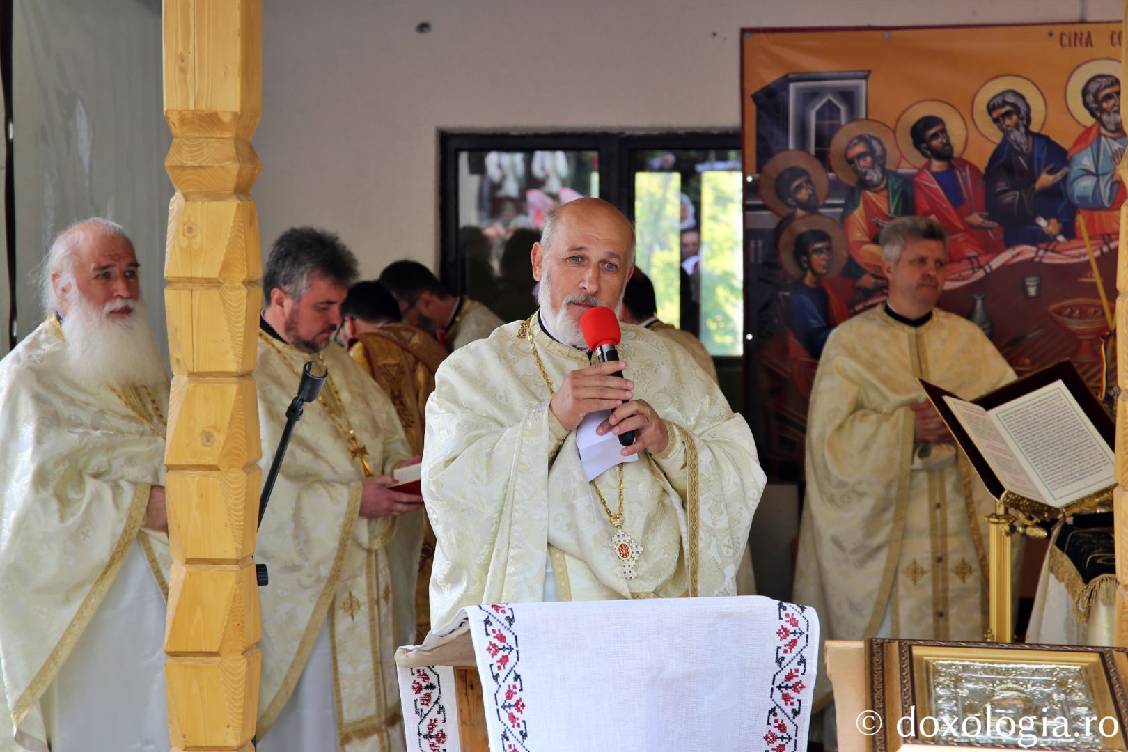 „Biserica lui Hristos este un spital duhovnicesc, iar Sfânta Împărtășanie este leacul nemuririi”, a afirmat Părintele Mitropolit la sfințirea paraclisului Parohiei „Sfântul Proroc Daniel” din Iași