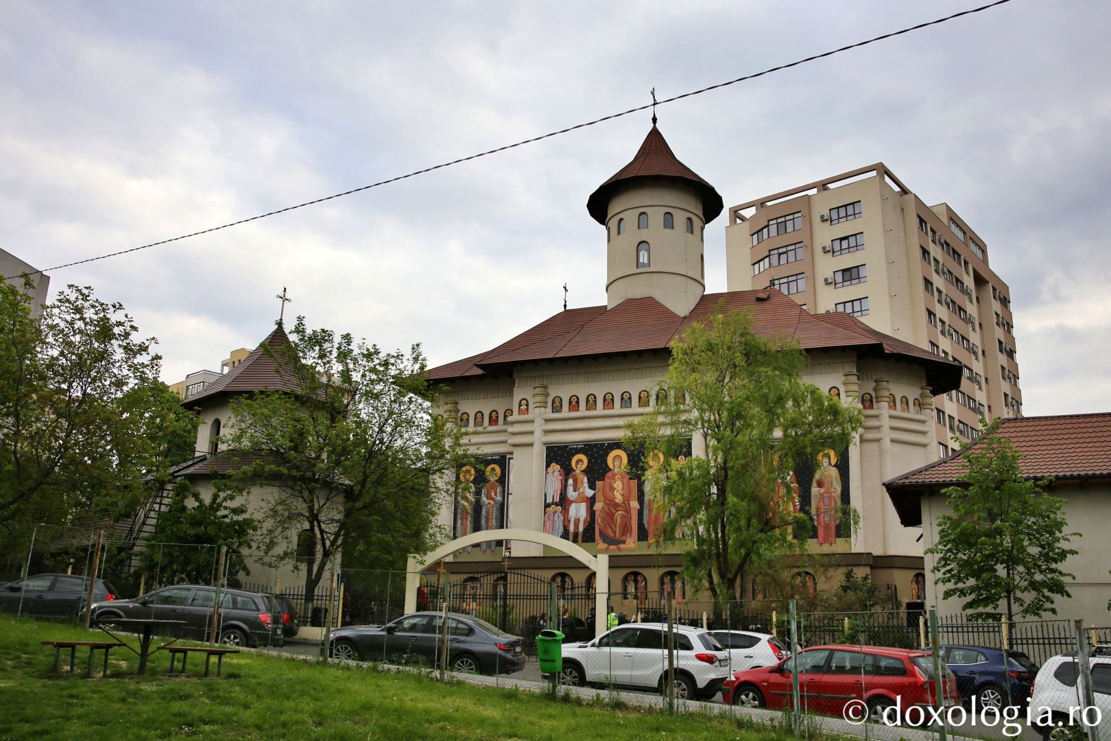 „Biserica lui Hristos este un spital duhovnicesc, iar Sfânta Împărtășanie este leacul nemuririi”, a afirmat Părintele Mitropolit la sfințirea paraclisului Parohiei „Sfântul Proroc Daniel” din Iași