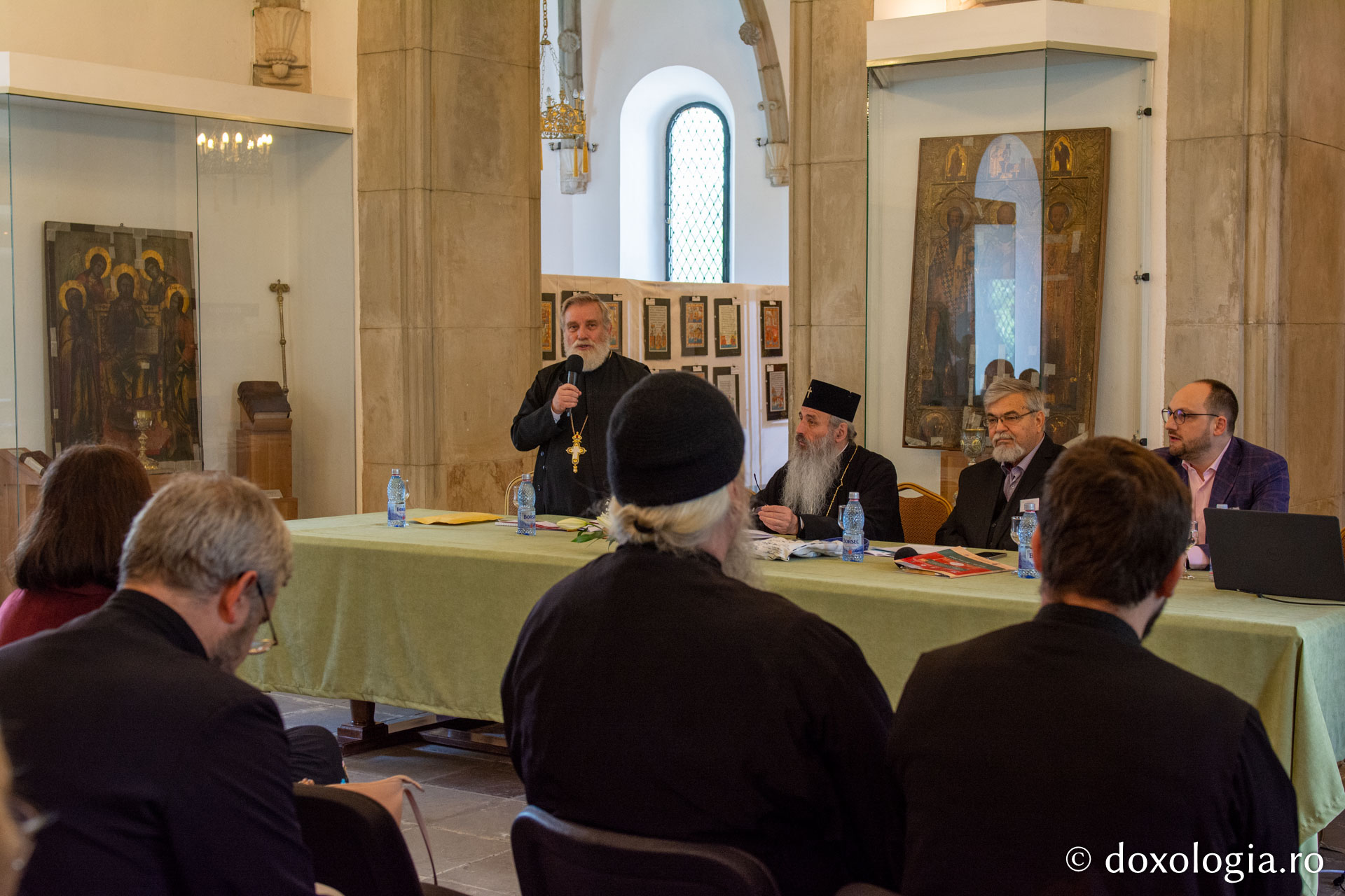 La Iași a început Simpozionul Internațional „Explorări în Tradiția Biblică Românească și Europeană”, ediția a XII-a