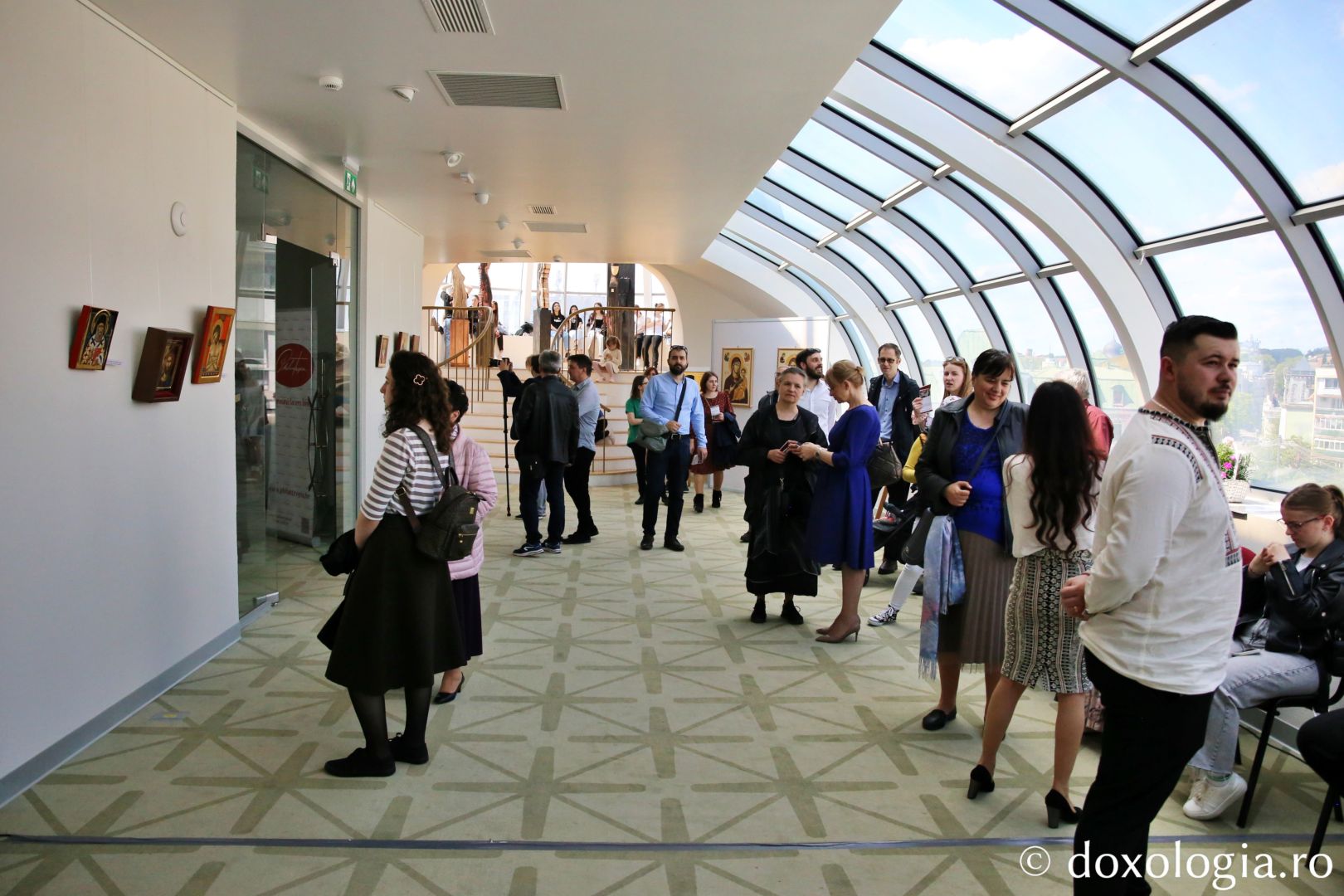 „Veronica – Contribuie la vindecare!”: Expoziție cu icoane pentru susținerea amenajării Centrului medico-social al Asociației „Glasul Vieții”