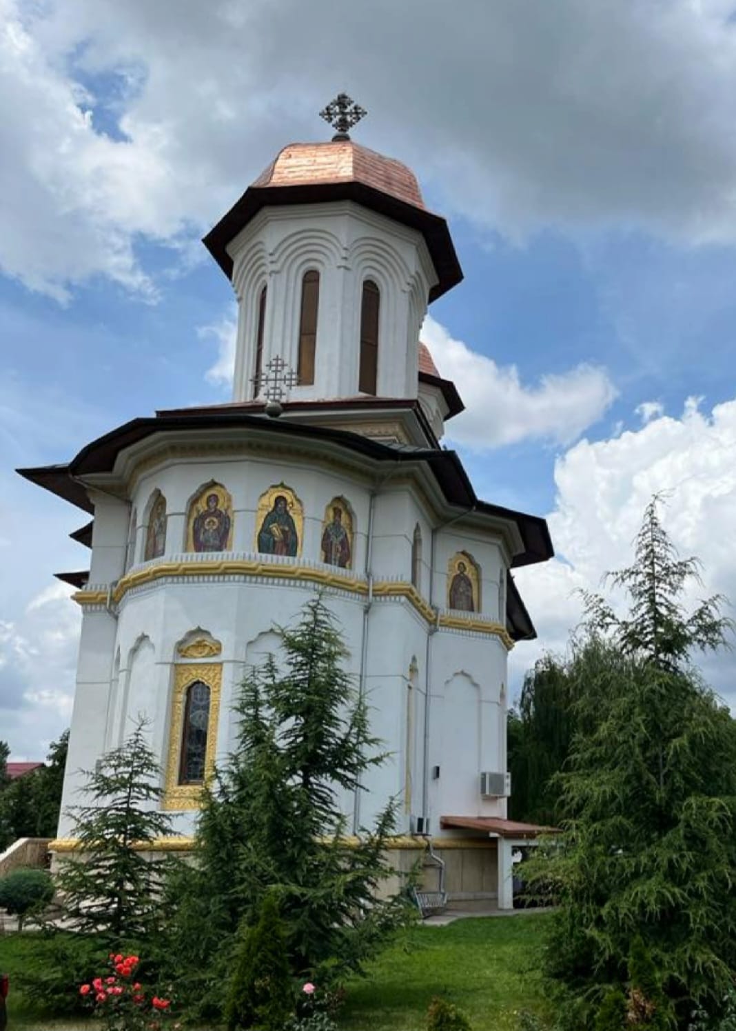 PS Ieronim, în Duminica Sfinților Români: „Prin Sfinții Andrei și Filip, Cuvântul Evangheliei a încolțit și pe pământ românesc”