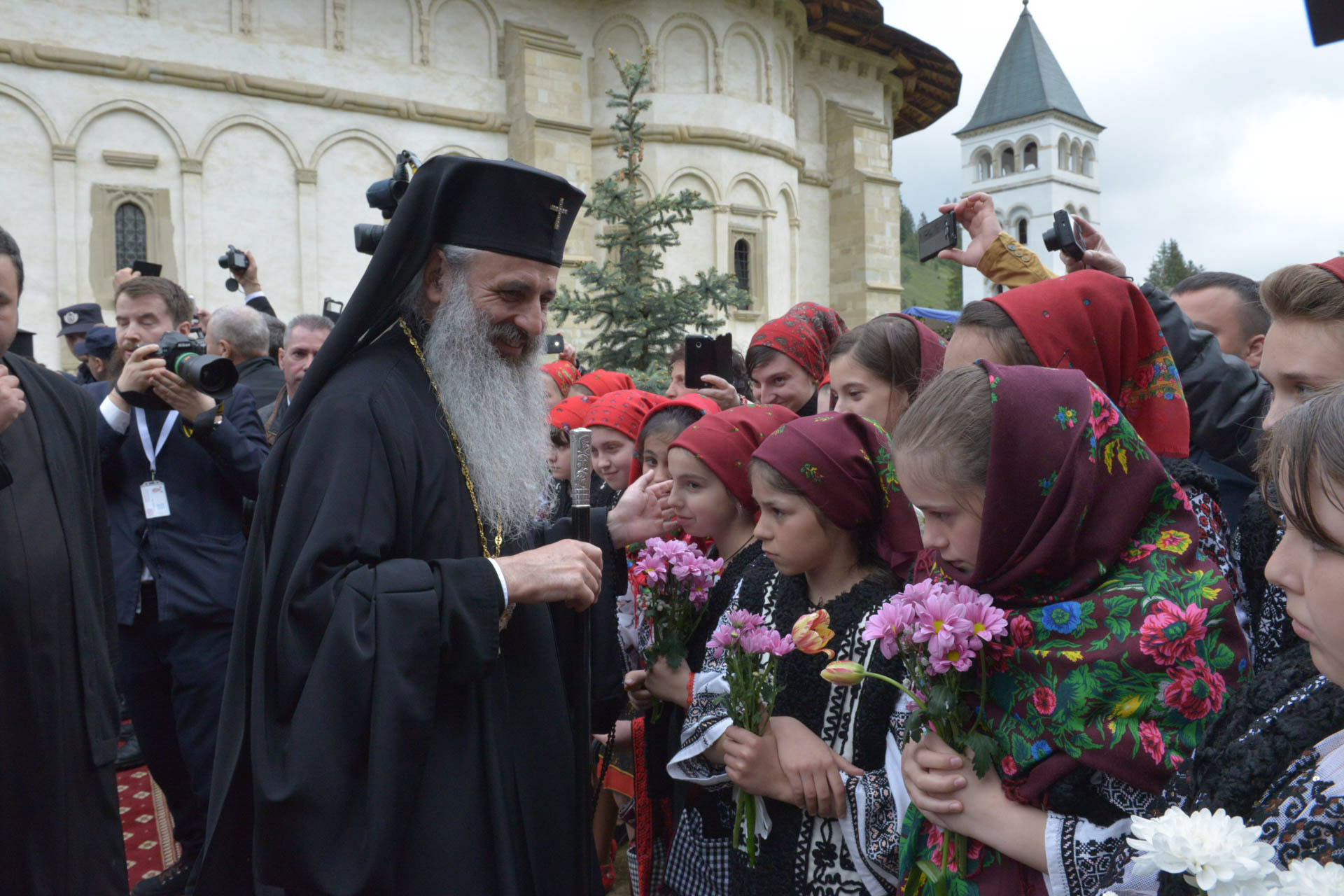 Înaltpreasfințitul Părinte Teofan, de 15 ani Arhiepiscop al Iaşilor şi Mitropolit al Moldovei şi Bucovinei Înaltpreasfințitul Părinte Teofan, de 15 ani Arhiepiscop al Iaşilor şi Mitropolit al Moldovei şi Bucovinei