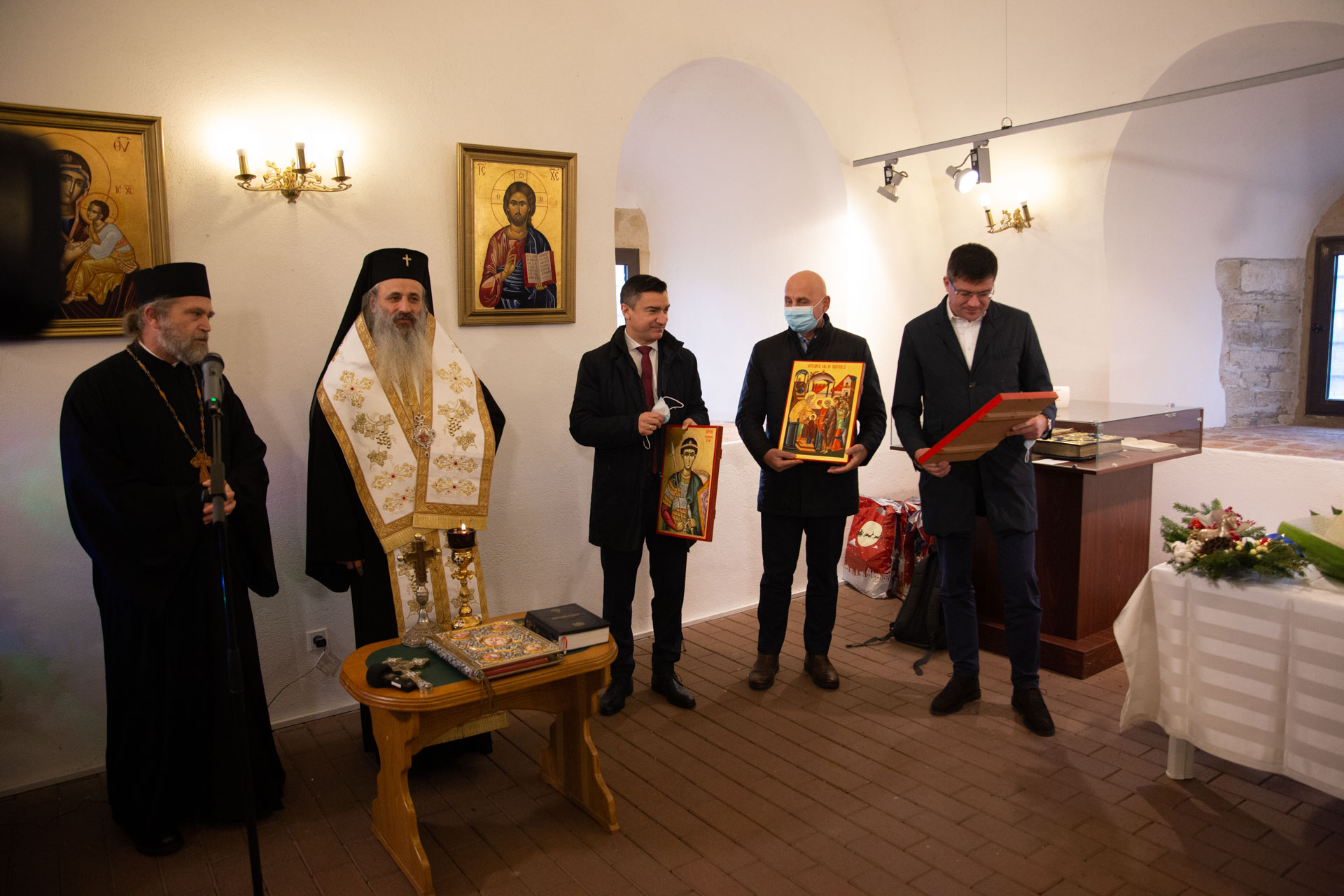 Înaltpreasfințitul Părinte Teofan, de 15 ani Arhiepiscop al Iaşilor şi Mitropolit al Moldovei şi Bucovinei Înaltpreasfințitul Părinte Teofan, de 15 ani Arhiepiscop al Iaşilor şi Mitropolit al Moldovei şi Bucovinei