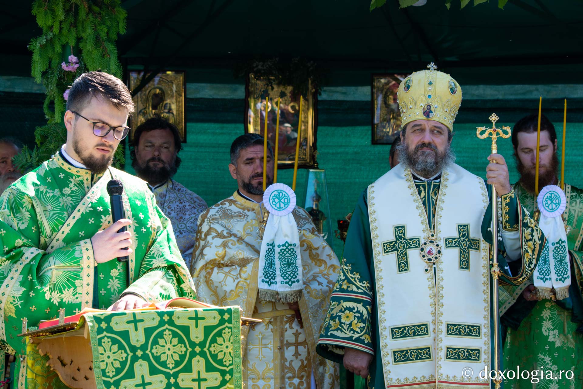 Praznicul Cincizecimii, la Mănăstirea Dobrovăț