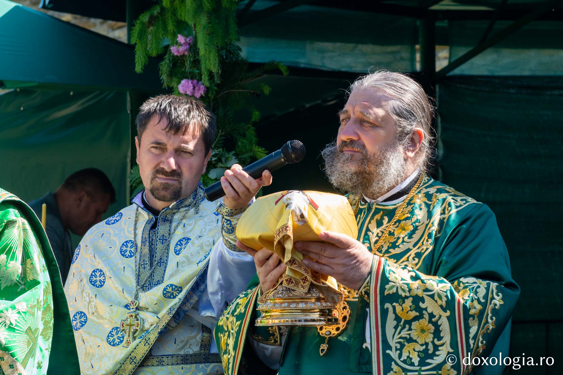 Praznicul Cincizecimii, la Mănăstirea Dobrovăț