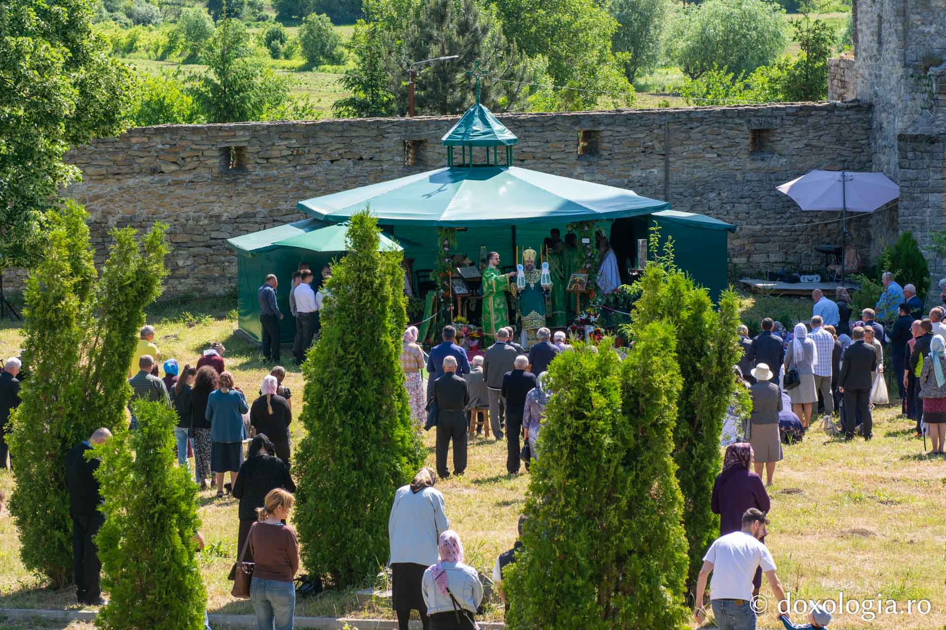 Praznicul Cincizecimii, la Mănăstirea Dobrovăț