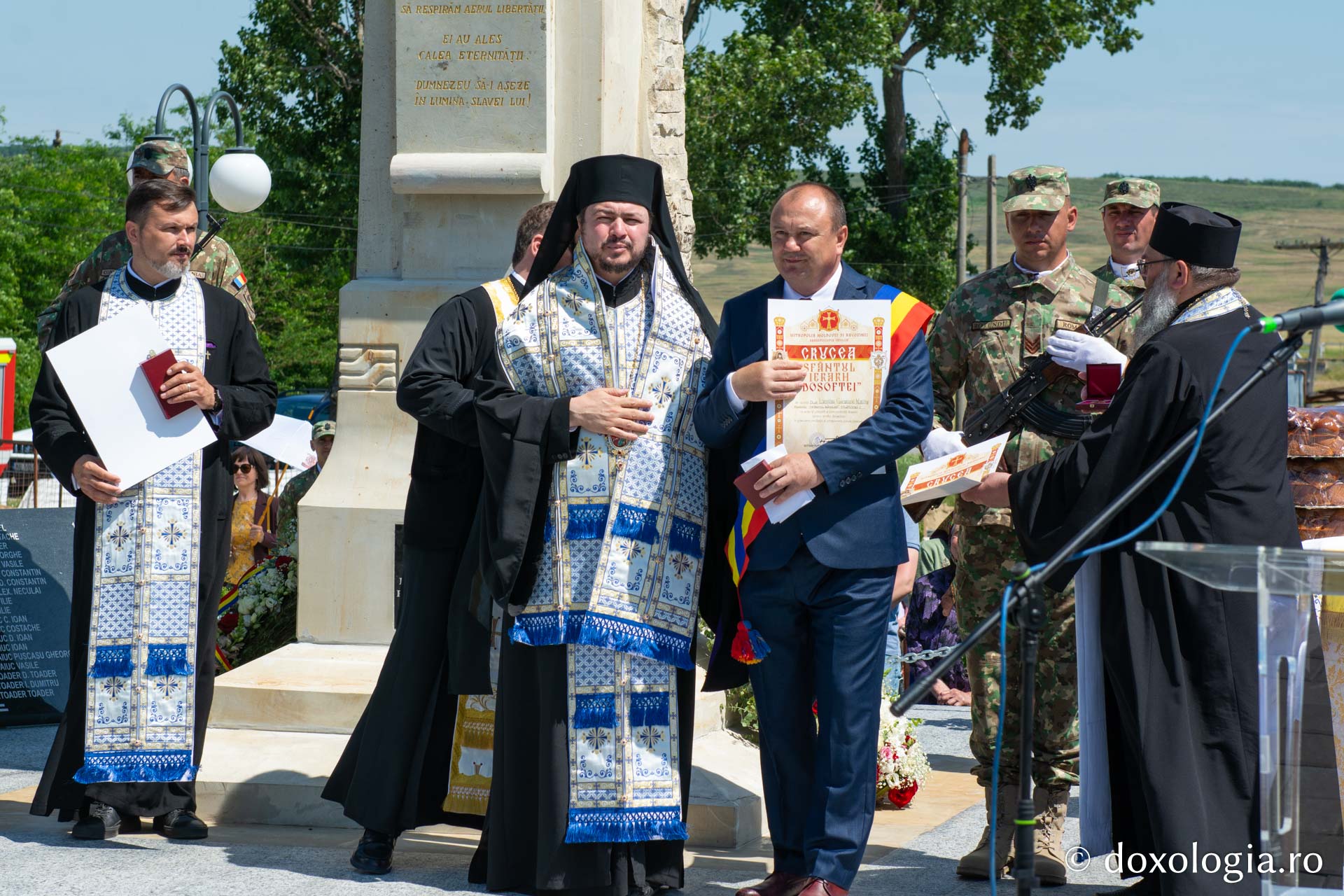 La Hlipiceni a fost sfințit un monument dedicat eroilor neamului