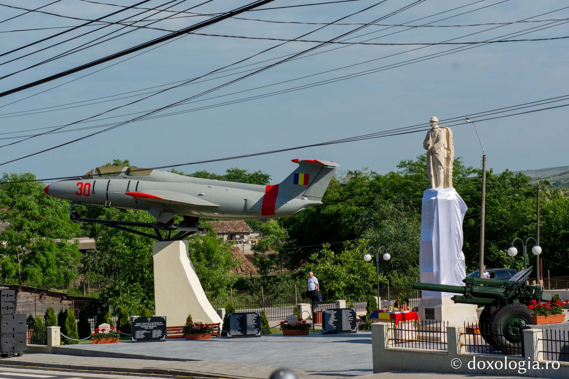 La Hlipiceni a fost sfințit un monument dedicat eroilor neamului