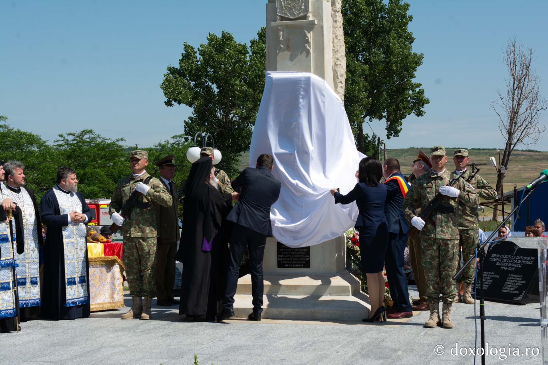 La Hlipiceni a fost sfințit un monument dedicat eroilor neamului