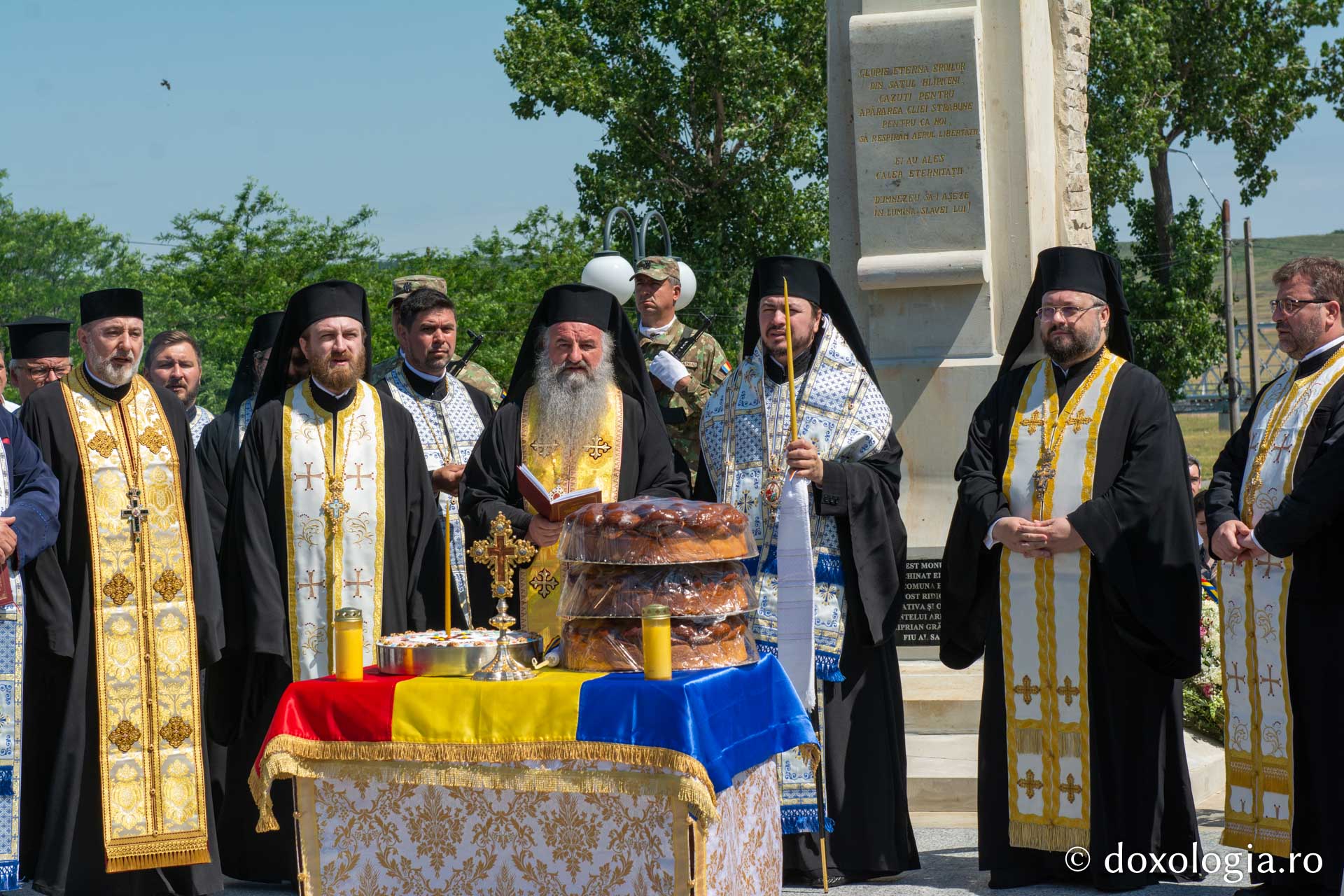 La Hlipiceni a fost sfințit un monument dedicat eroilor neamului