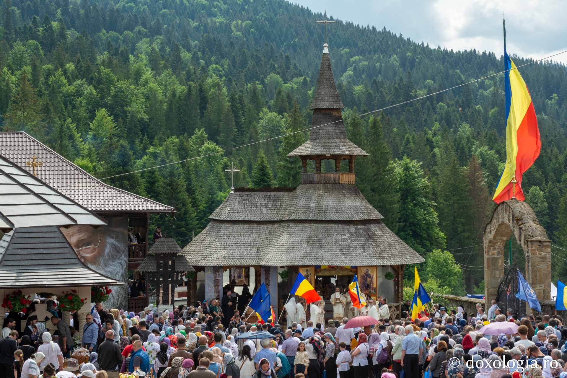 Părintele Justin Pârvu a fost pomenit la zece ani după trecerea la Domnul