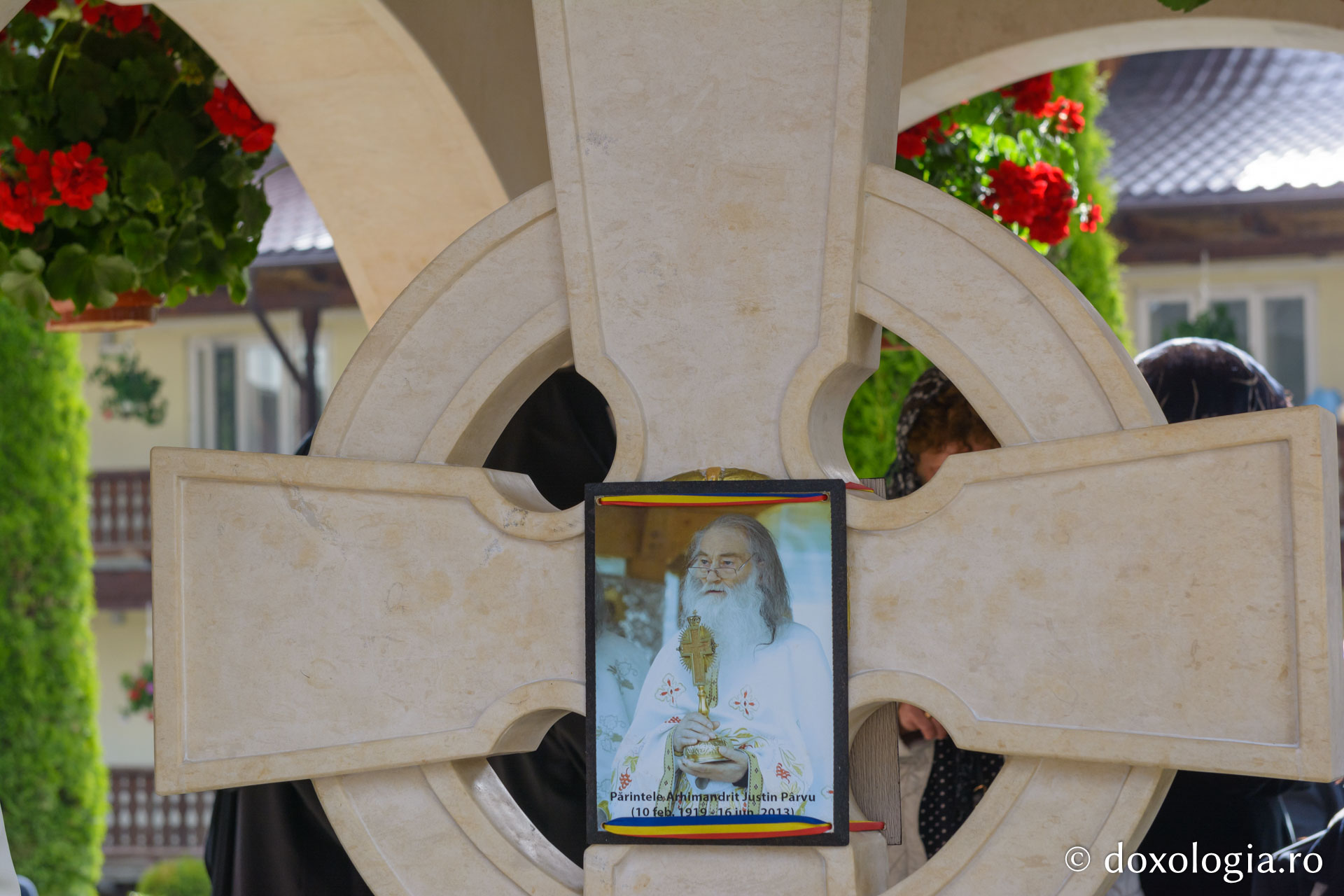 Părintele Justin Pârvu a fost pomenit la zece ani după trecerea la Domnul