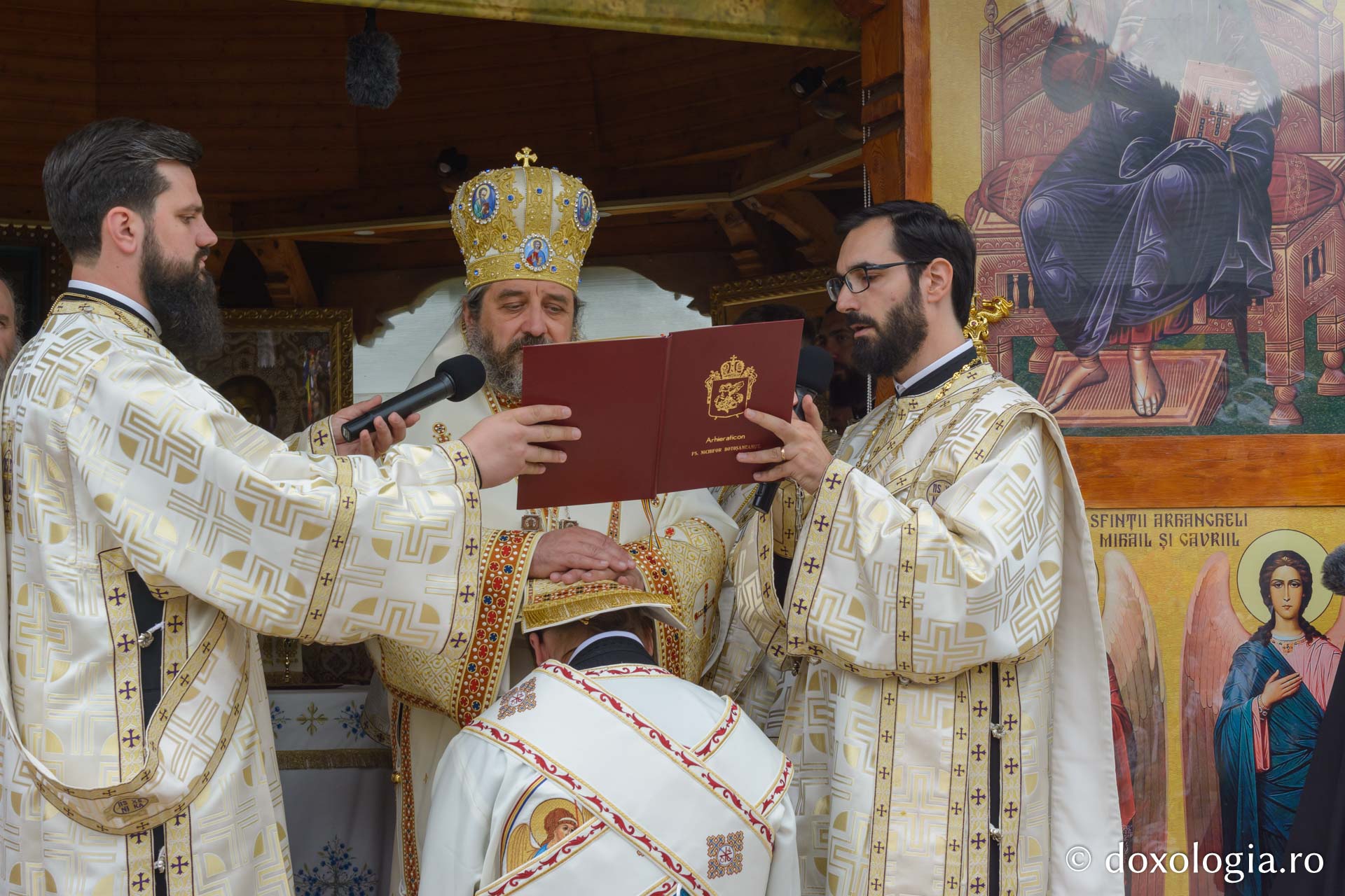 Părintele Justin Pârvu a fost pomenit la zece ani după trecerea la Domnul