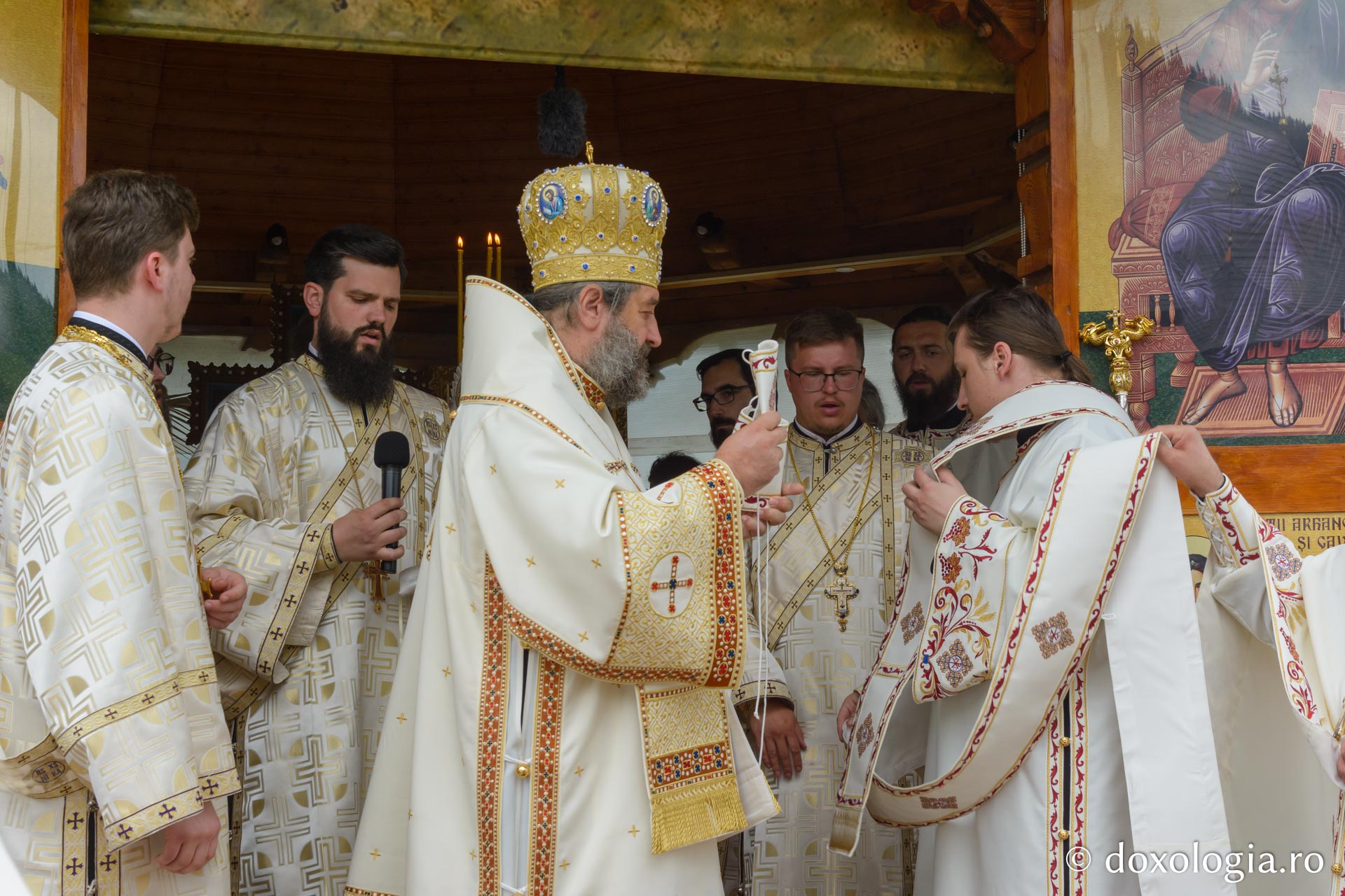 Părintele Justin Pârvu a fost pomenit la zece ani după trecerea la Domnul