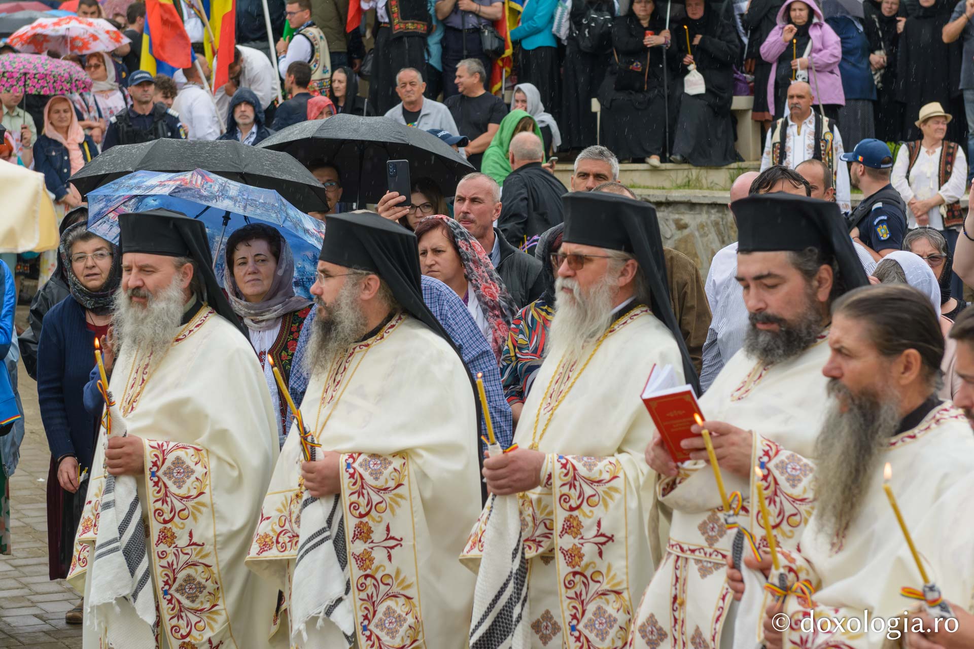 Părintele Justin Pârvu a fost pomenit la zece ani după trecerea la Domnul