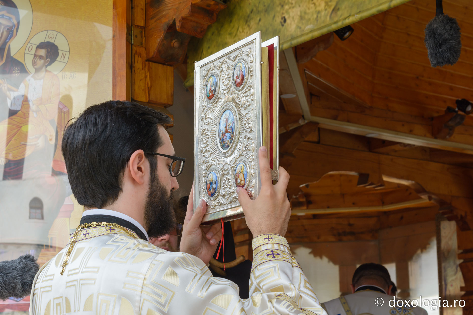 Părintele Justin Pârvu a fost pomenit la zece ani după trecerea la Domnul